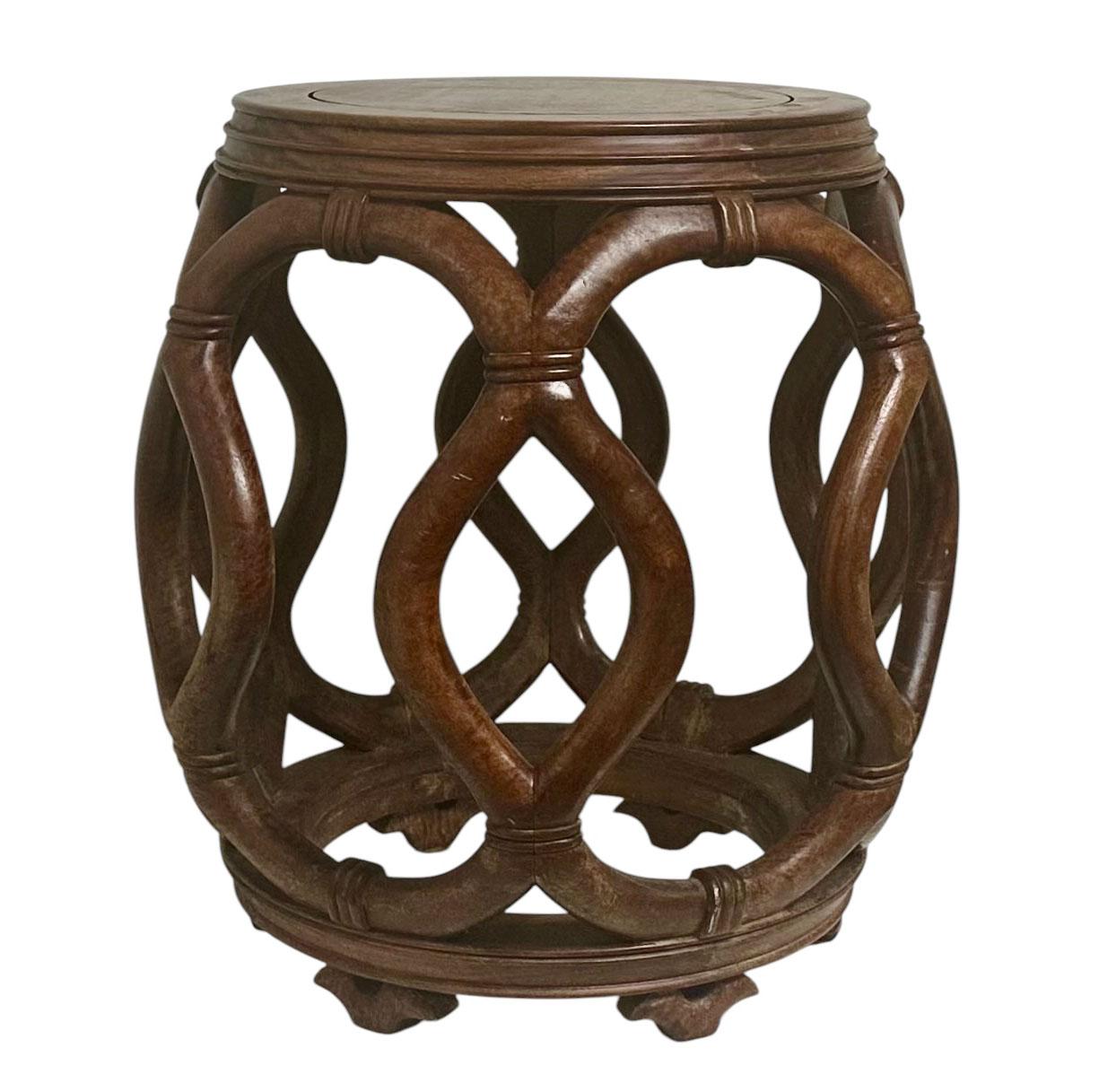 Magnifique table d'appoint ou siège de jardin chinois en bois dur. Circa 1900s, China.