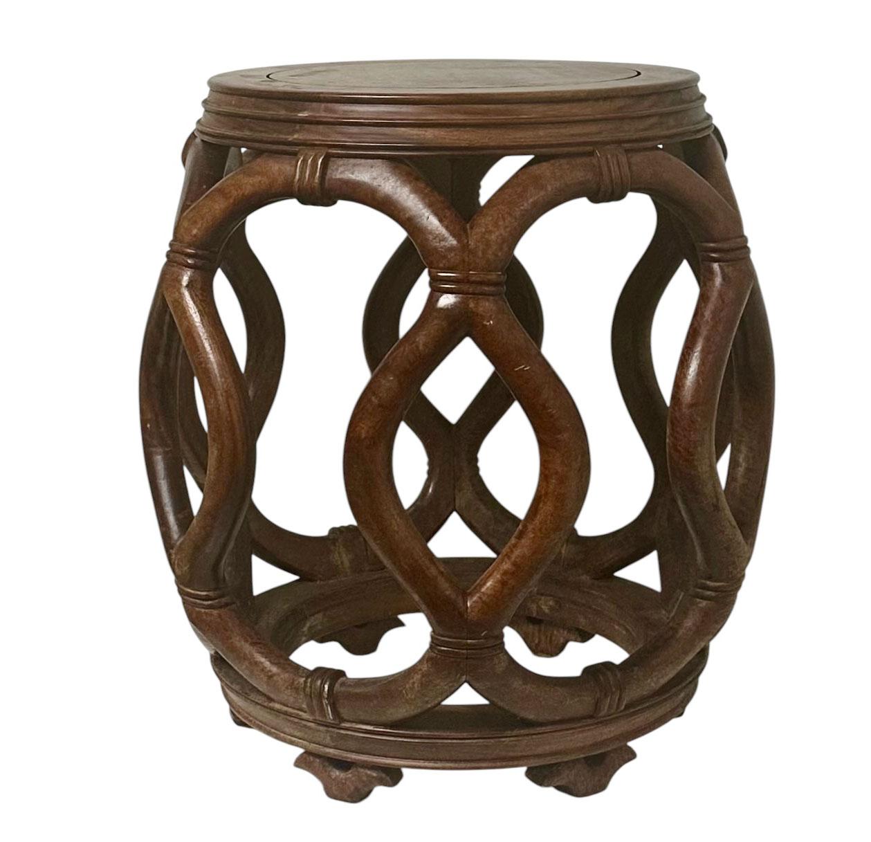 Table d'appoint en bois dur chinois Bon état - En vente à Tampa, FL