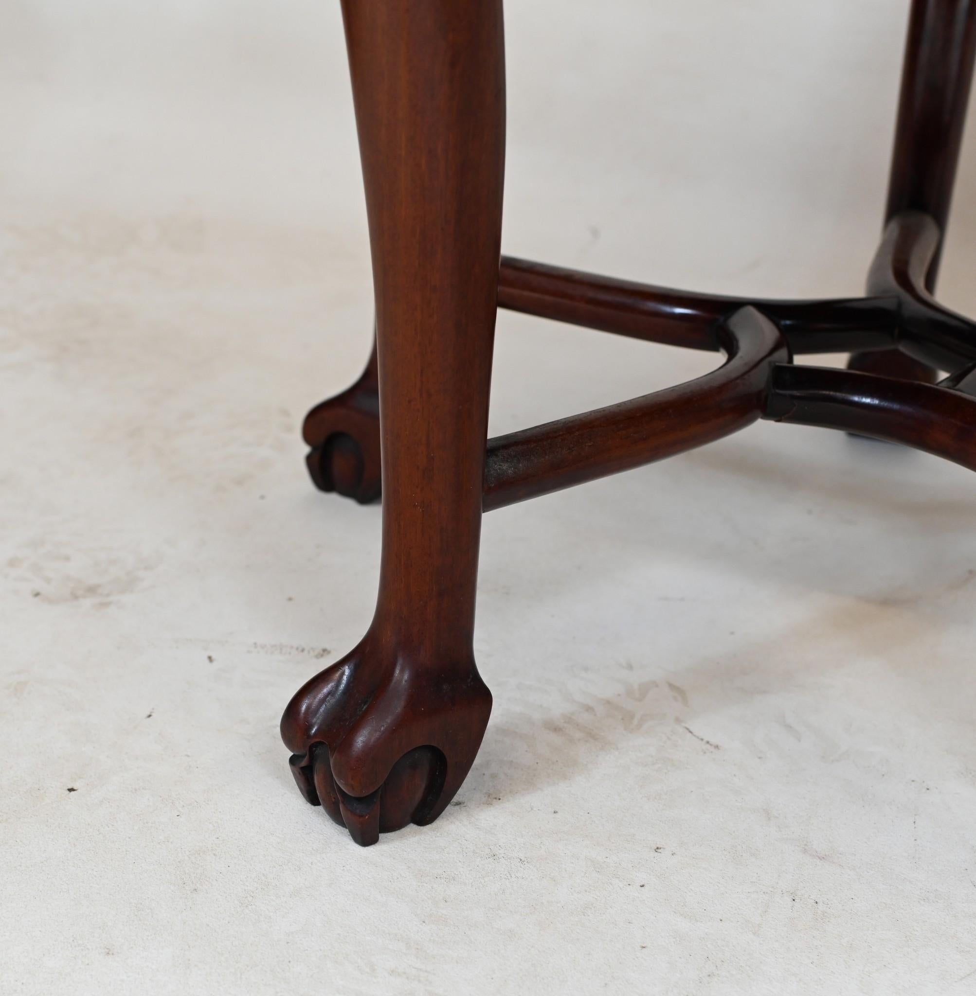 Table d'appoint à piédestal en bois dur chinois sculpté 1860 Bon état - En vente à Potters Bar, GB