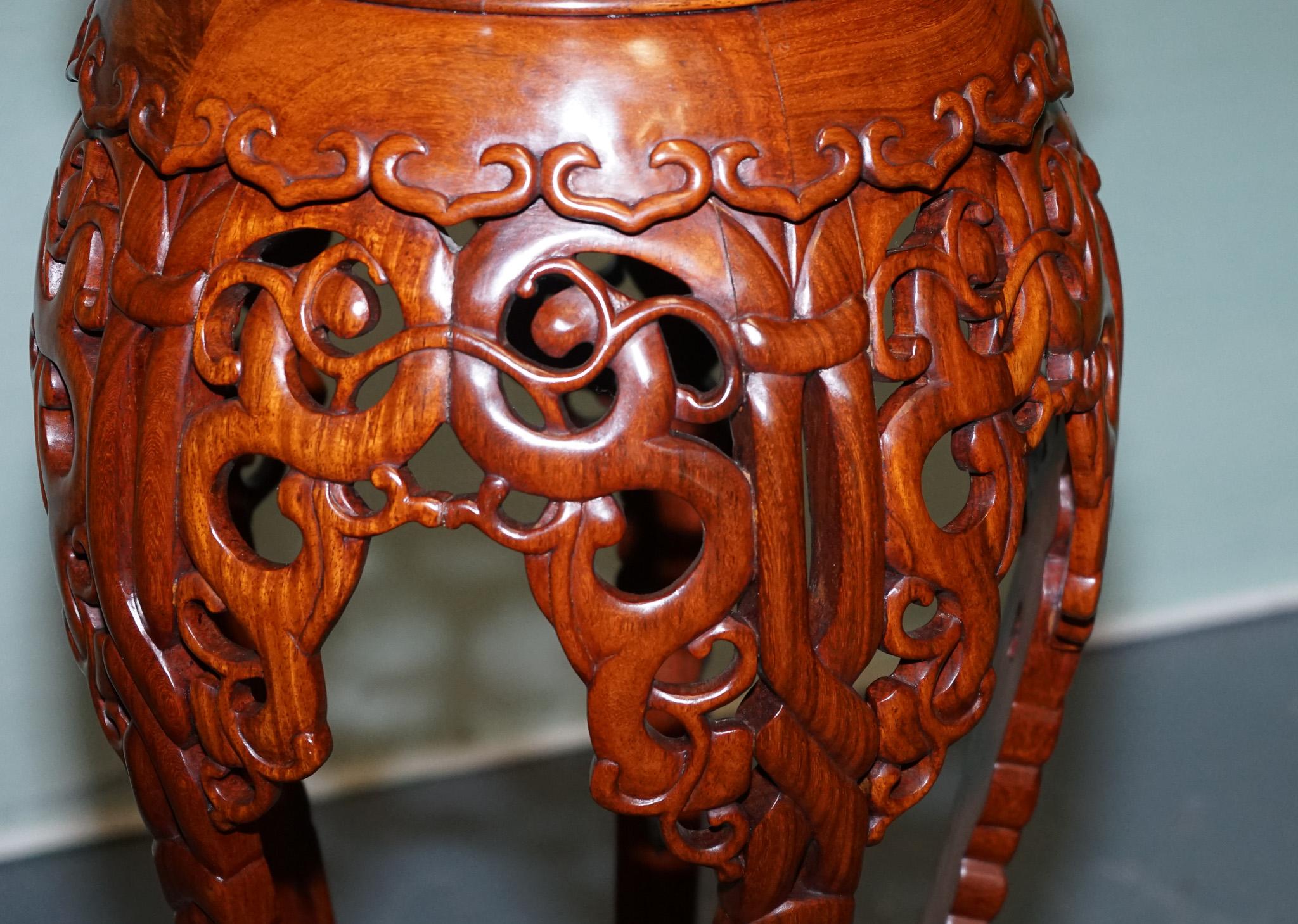 PORTE-PLANTS EN BOIS DUR DE CHINE AVEC DESSINS PIERRES ET PIEDS EN CABRiOLE en vente 2