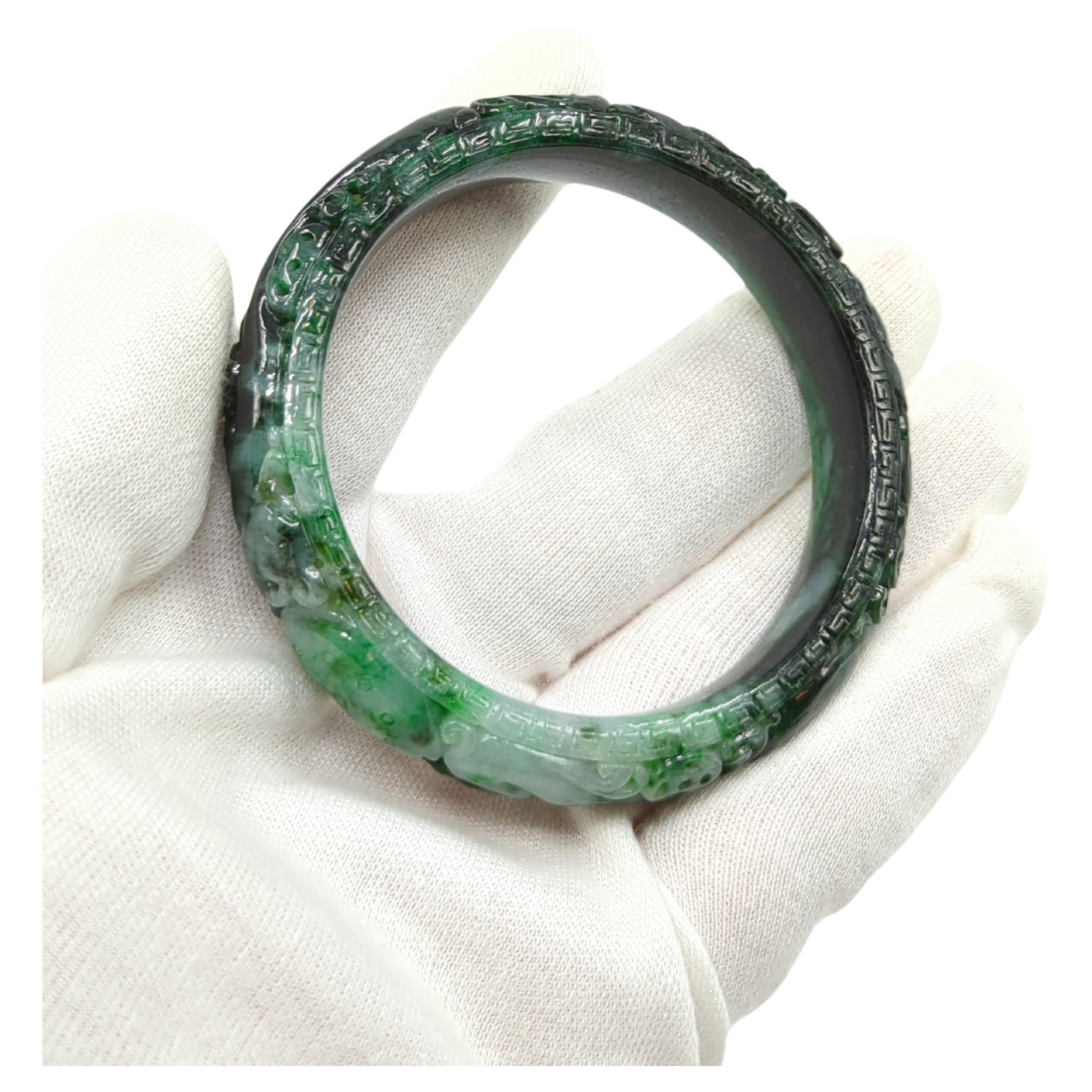 Chinesischer geschnitzter natürlicher A-Grade Mottled Green to Ink Jadeit-Armreif ID:60mm 68gr im Angebot 3