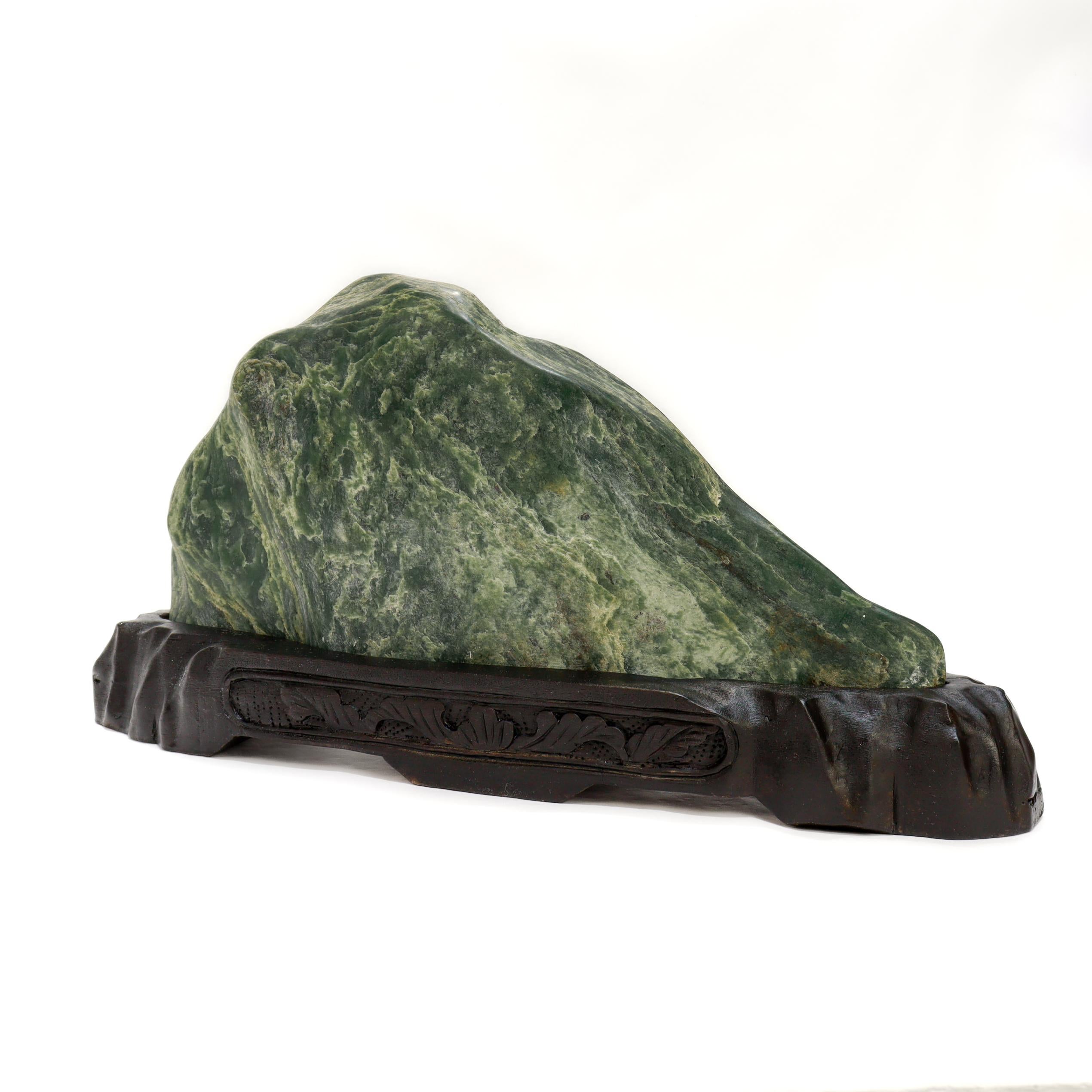 20ième siècle Pierre d'érudit chinoise en jade néphrite en vente