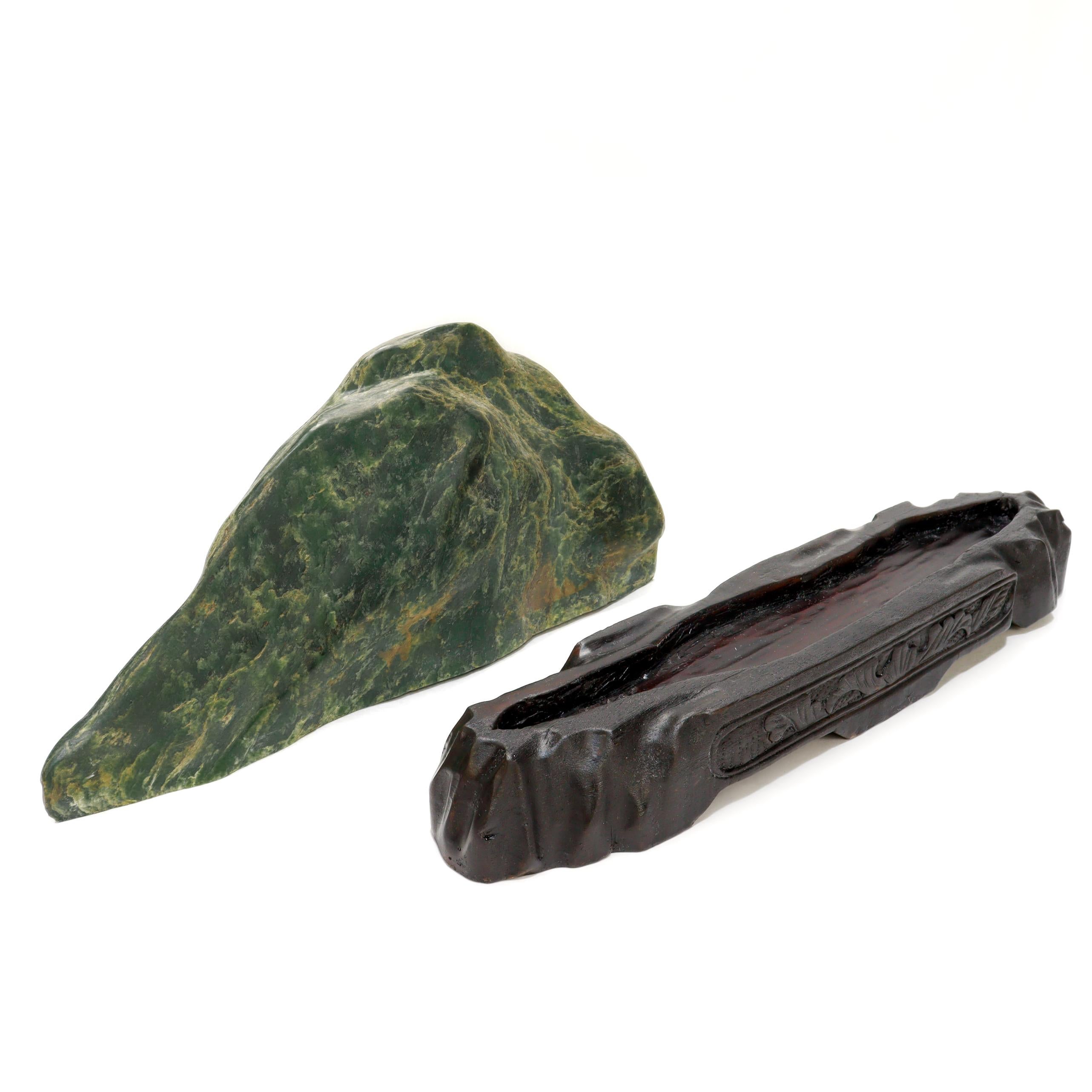 Pierre d'érudit chinoise en jade néphrite en vente 1