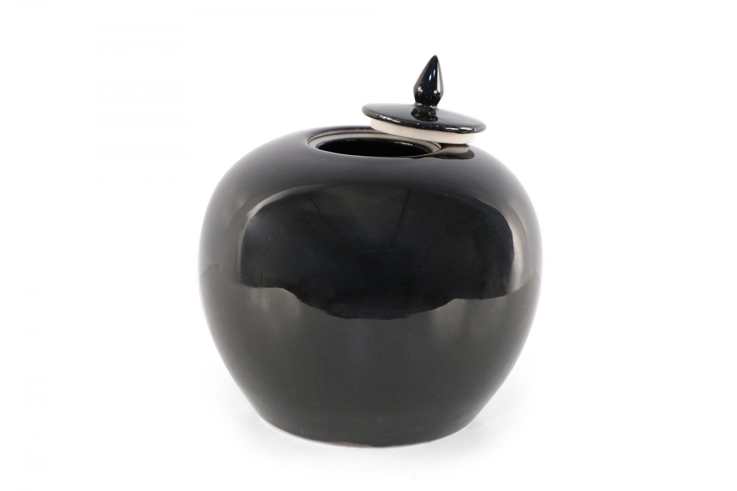Chinese High-Gloss Black Lidded Porcelain Vases In Good Condition For Sale In New York, NY