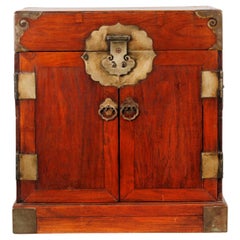 Armoire chinoise huanghuali, 17e siècle