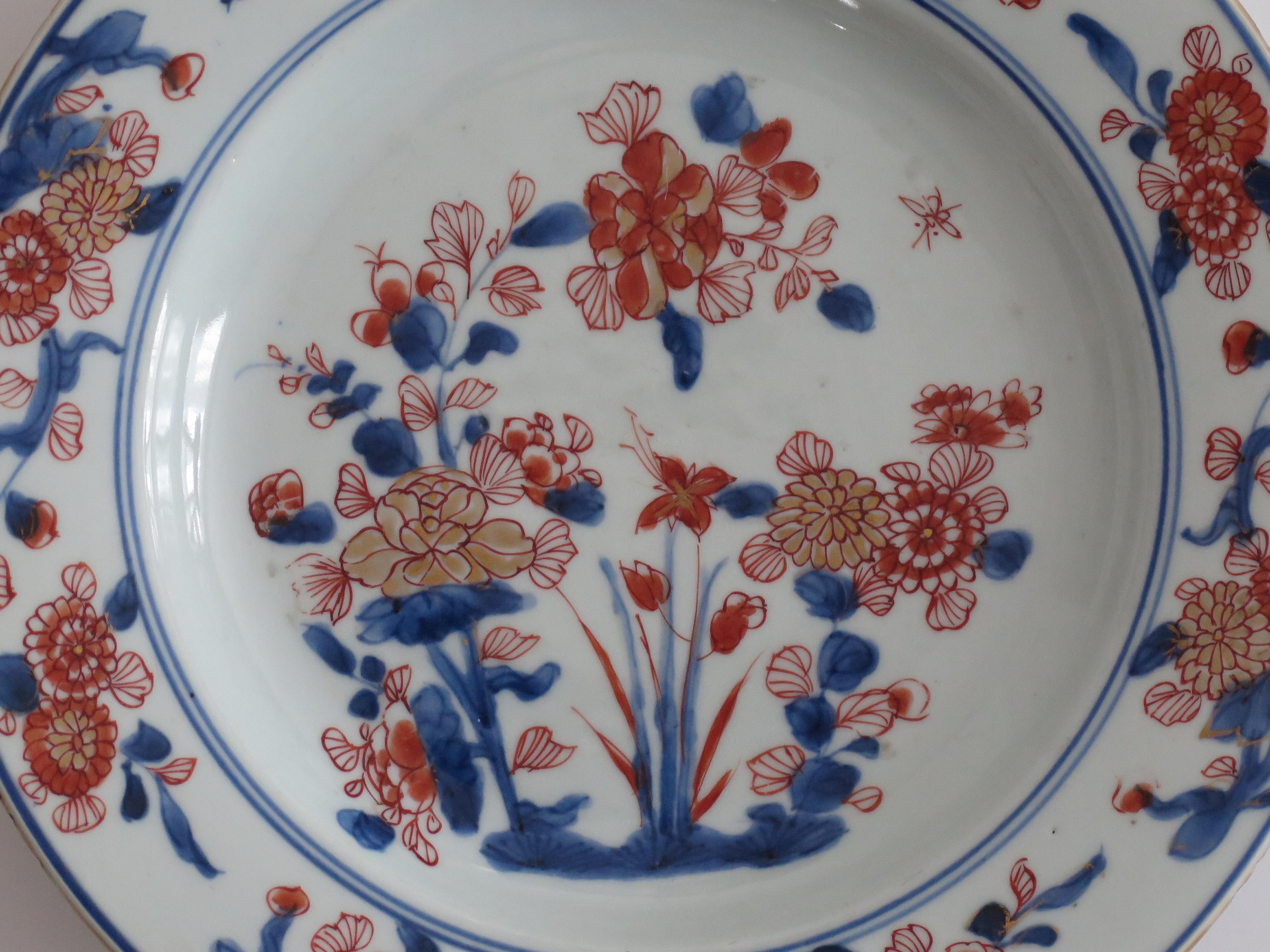 Hand-Painted Chinese Imari Porcelain Plate or Bowl Qing Kangxi Mark and period, Ca 1700 For Sale