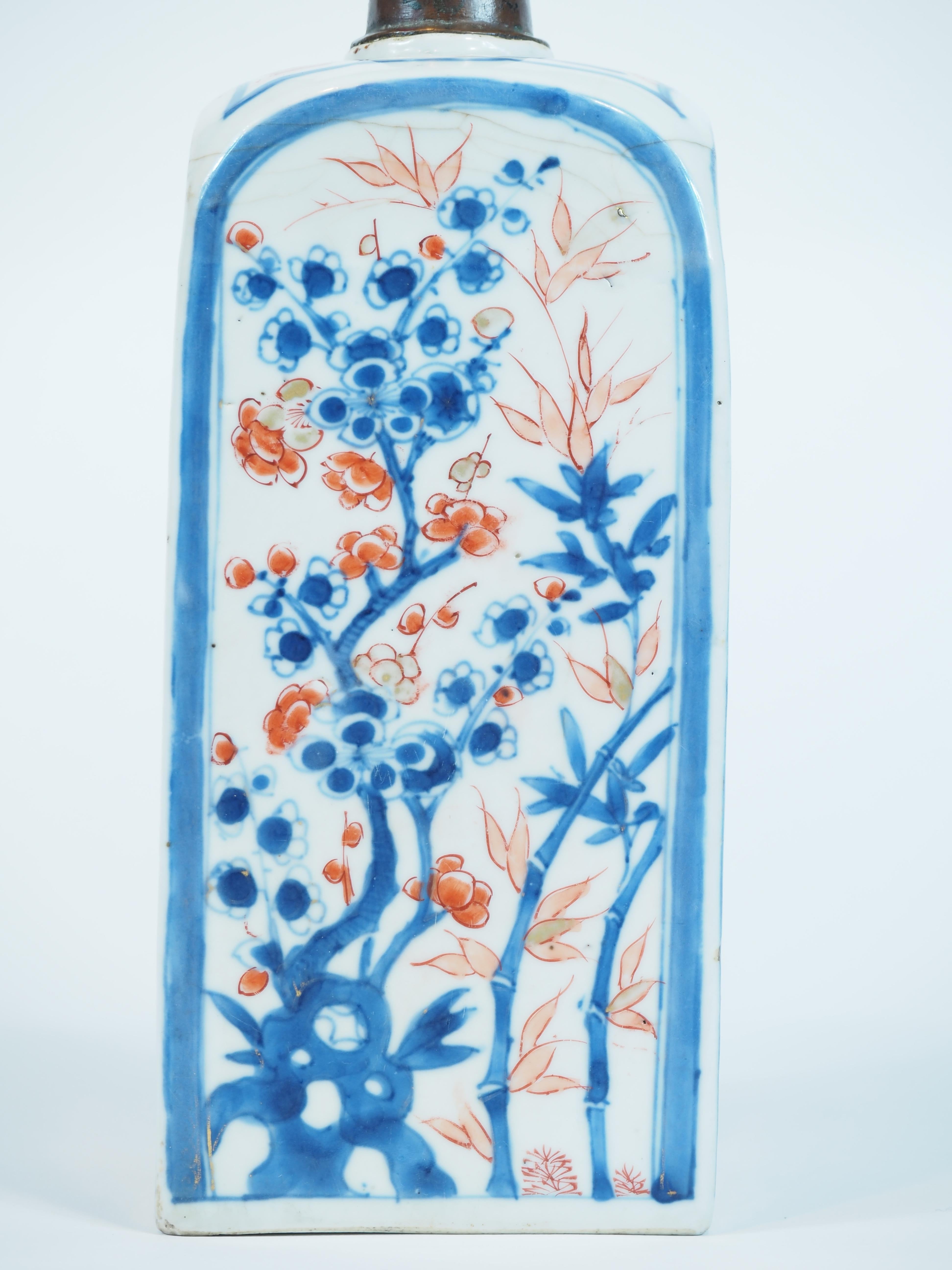 Chinesische quadratische Imari-Flaschenvase mit quadratischer Seite, Kangxi-Periode (1662-1722) im Angebot 3