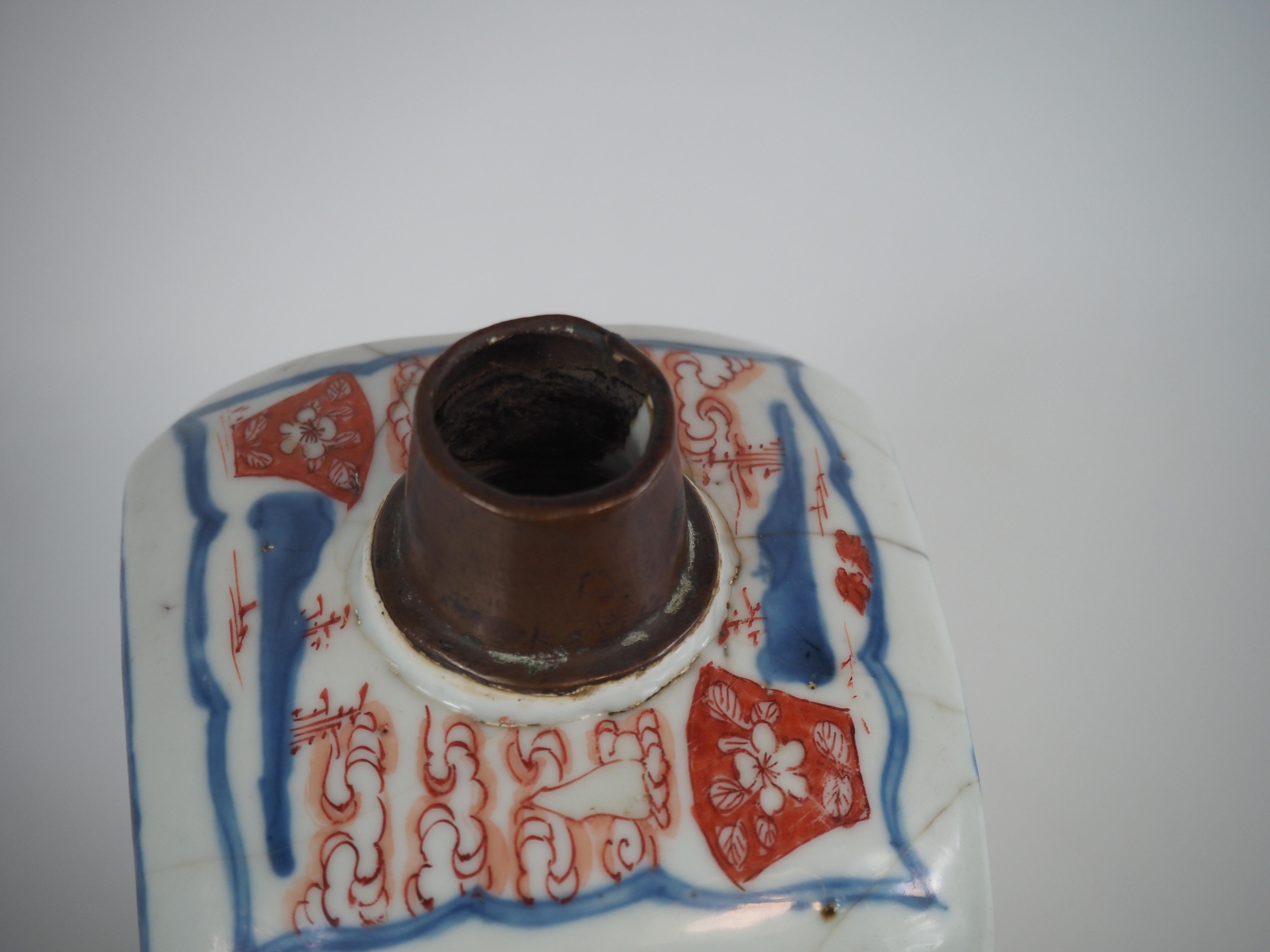 Chinesische quadratische Imari-Flaschenvase mit quadratischer Seite, Kangxi-Periode (1662-1722) im Angebot 10