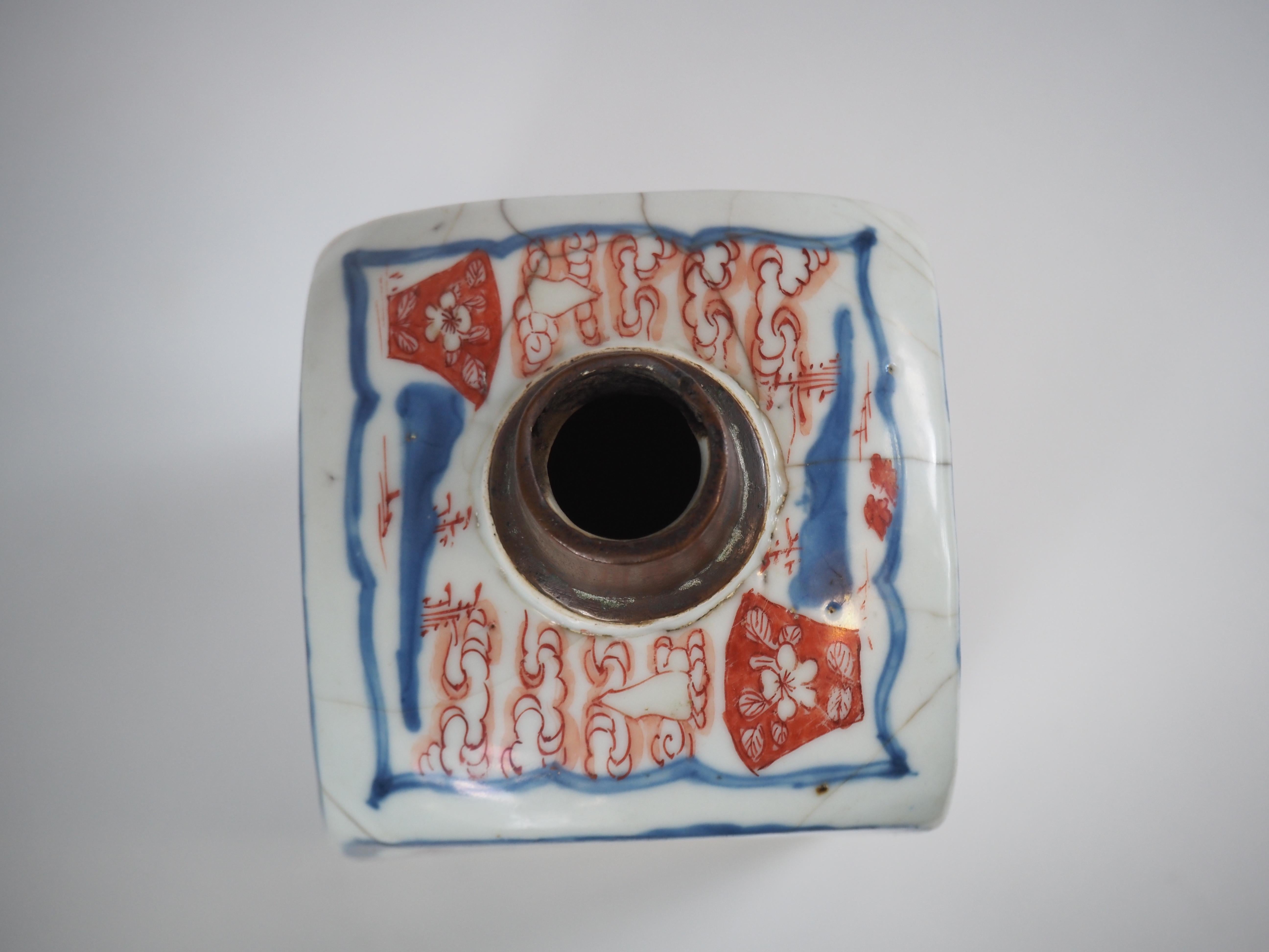 Chinesische quadratische Imari-Flaschenvase mit quadratischer Seite, Kangxi-Periode (1662-1722) im Angebot 7