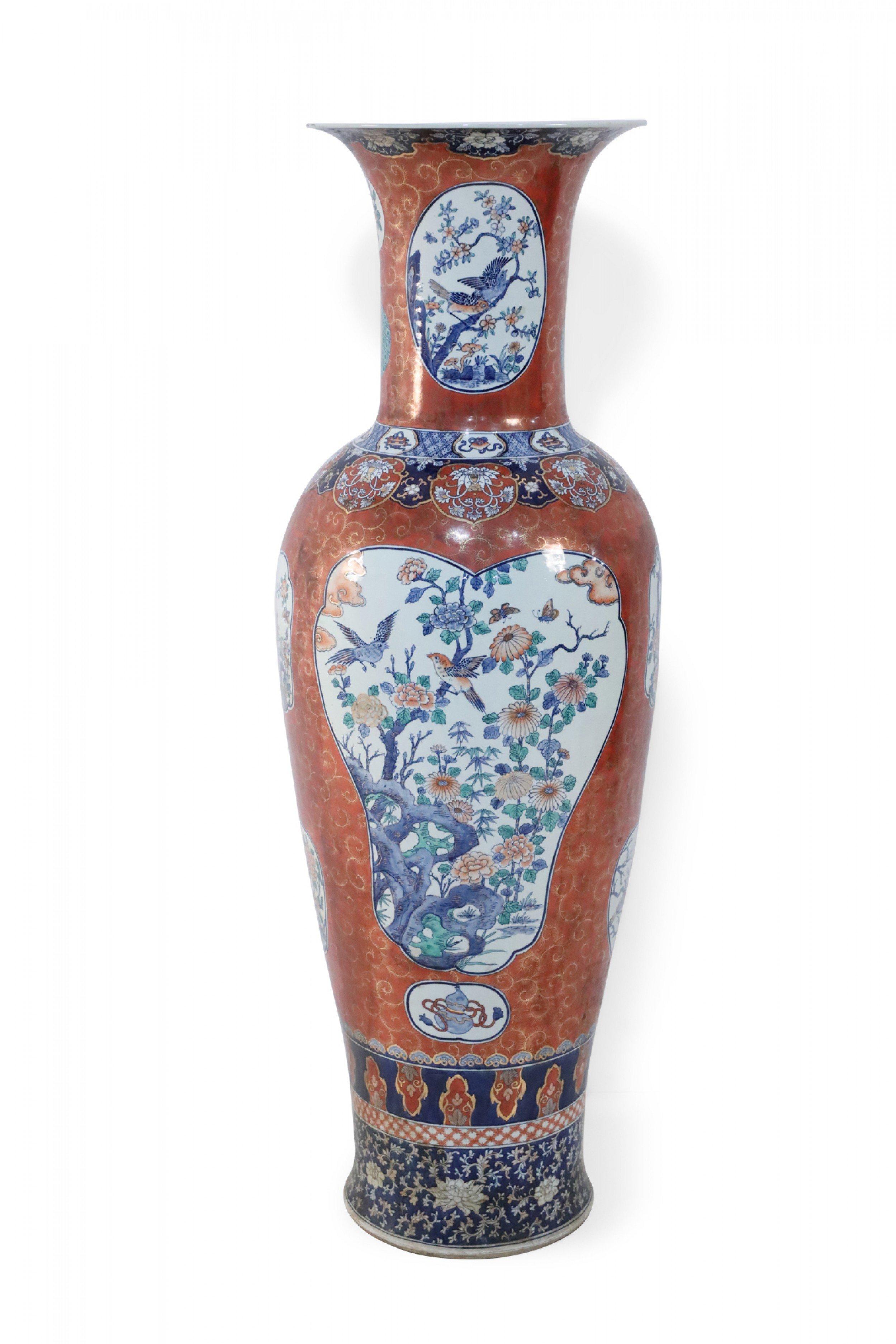 Ming Urna monumentale cinese in ceramica blu e arancione in stile Imari in vendita
