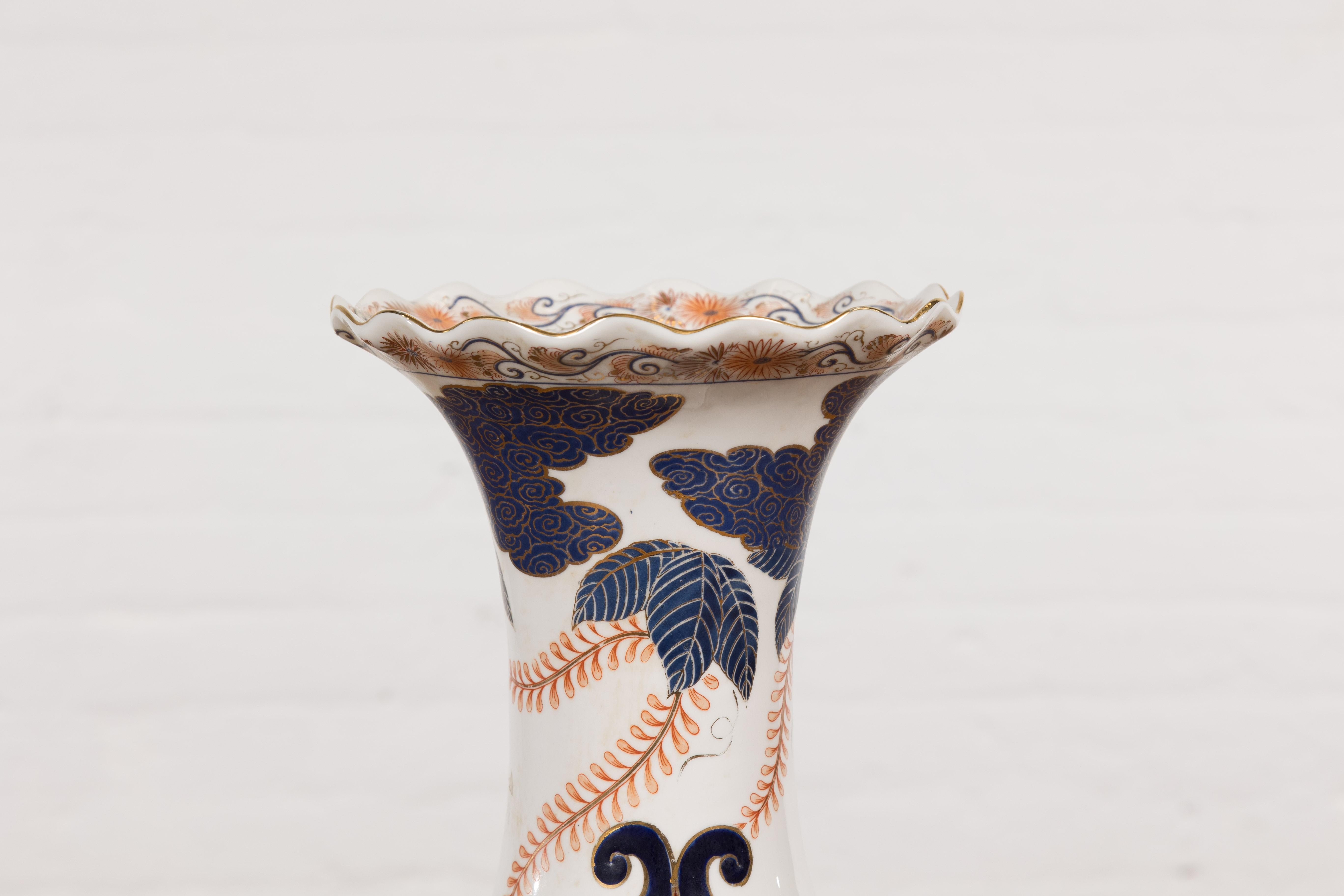 Vase d'autel chinois en porcelaine de style Imari avec décor orange, bleu et vert en vente 6