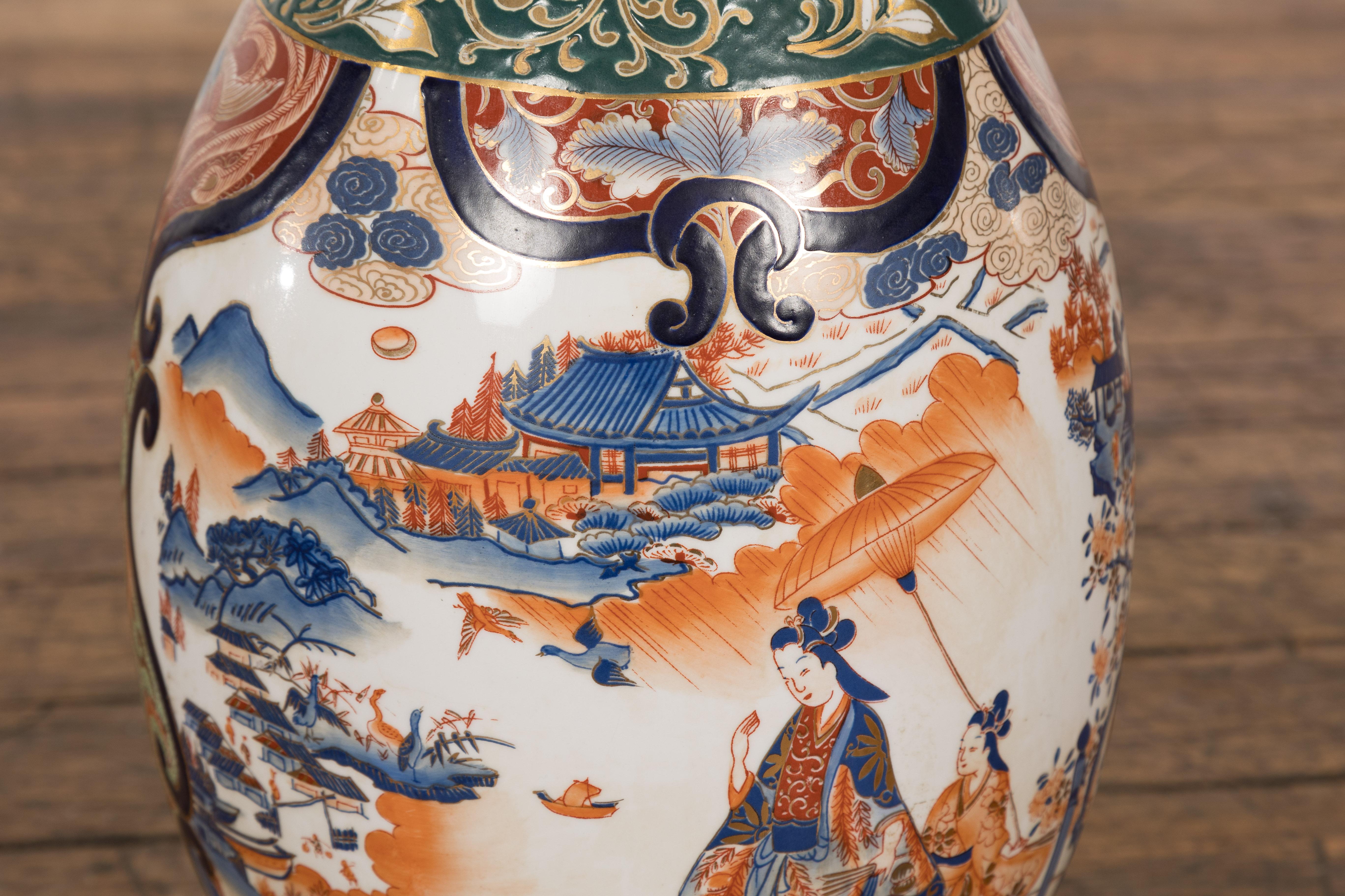 Vase d'autel chinois en porcelaine de style Imari avec décor orange, bleu et vert en vente 1