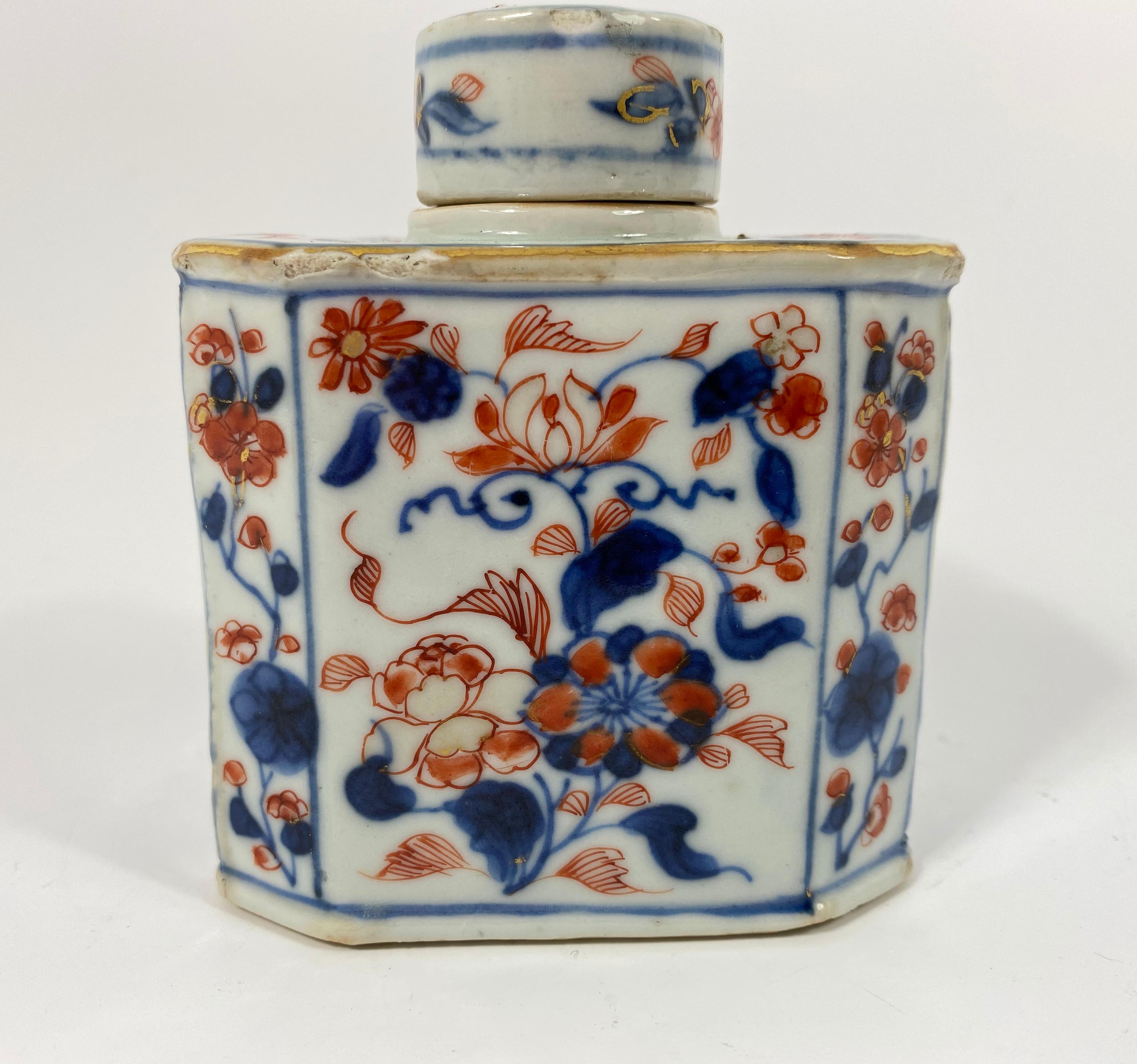 Porcelain Chinese Imari Tea Caddy and Cover, circa 1700, Kangxi Period