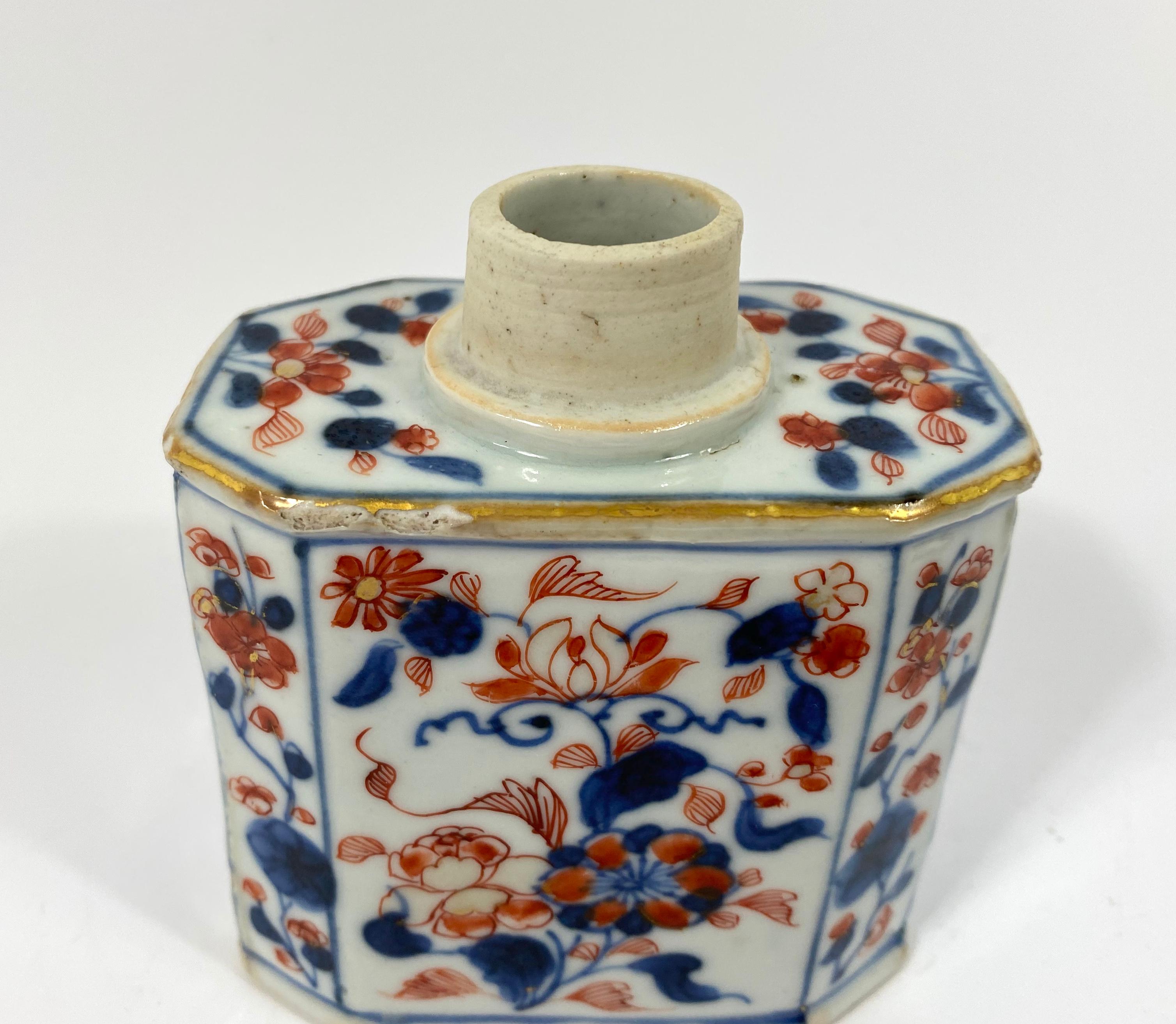Chinese Imari Tea Caddy and Cover, circa 1700, Kangxi Period 1
