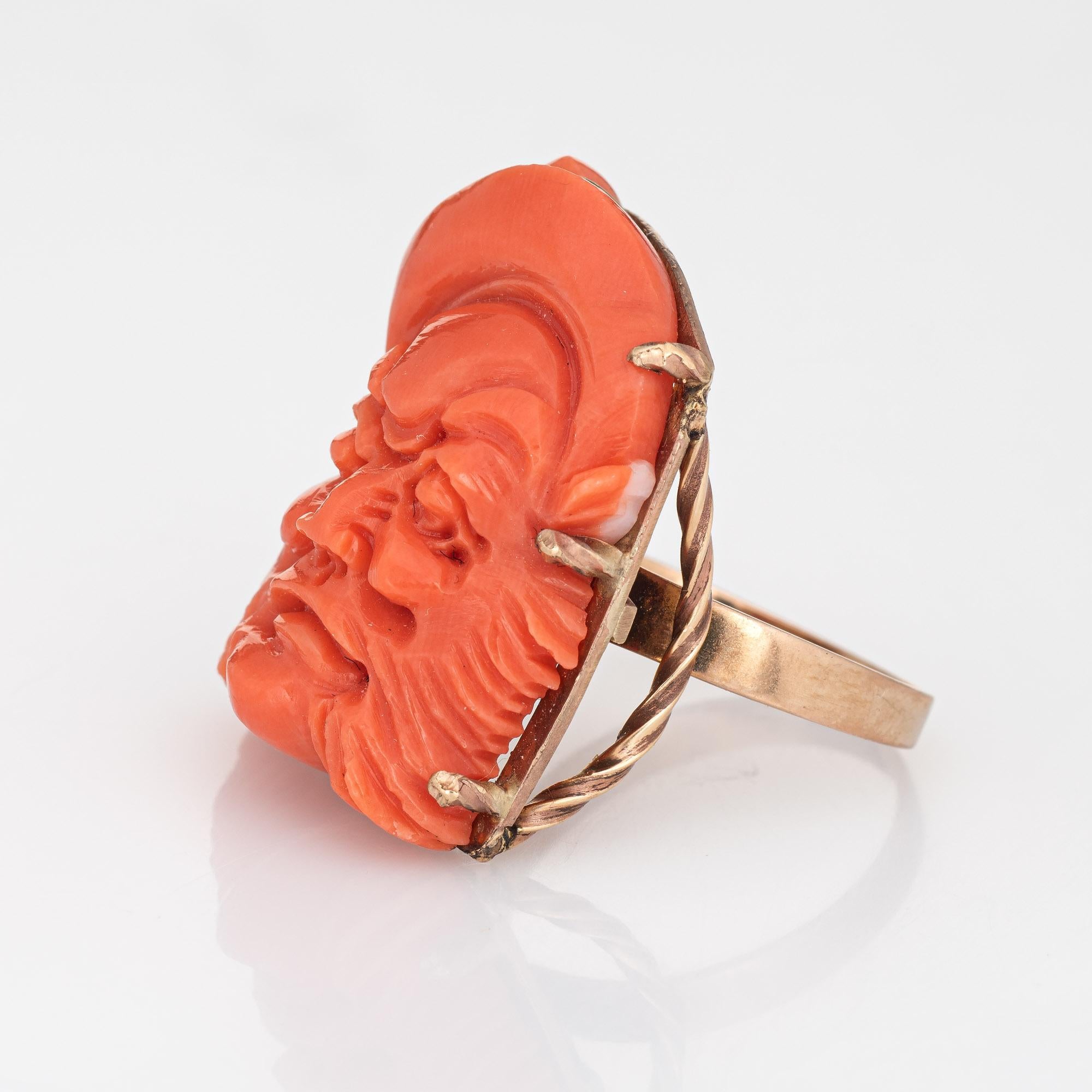 Chinesischer unsterblicher Ring mit geschnitzter Koralle, Vintage 18k Gelbgold Nachlass-Schmuck (Cabochon) im Angebot