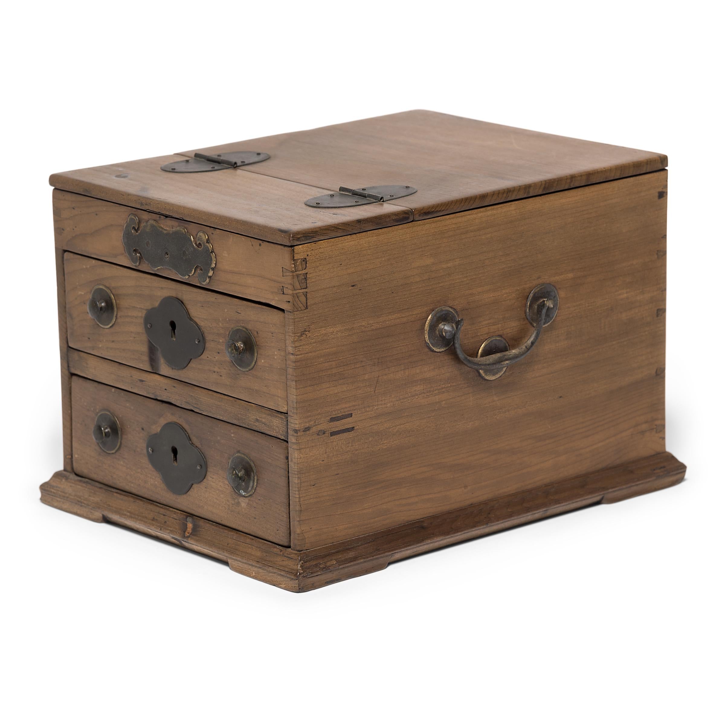 Chinese Immortality Jewelry Box In Good Condition In Chicago, IL