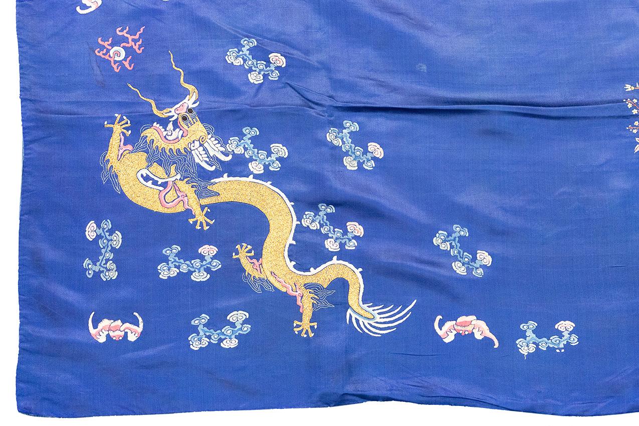 Noué à la main Textile en soie chinoise The Claw Dragon à cinq griffes en vente