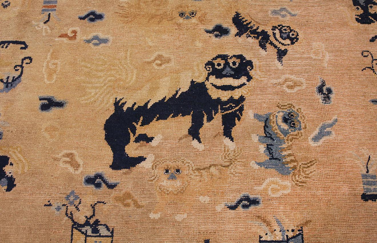 This ancient Chinese carpet knotted in the Ningxia area in the 18th century measures 290 × 196 cm (9' 6