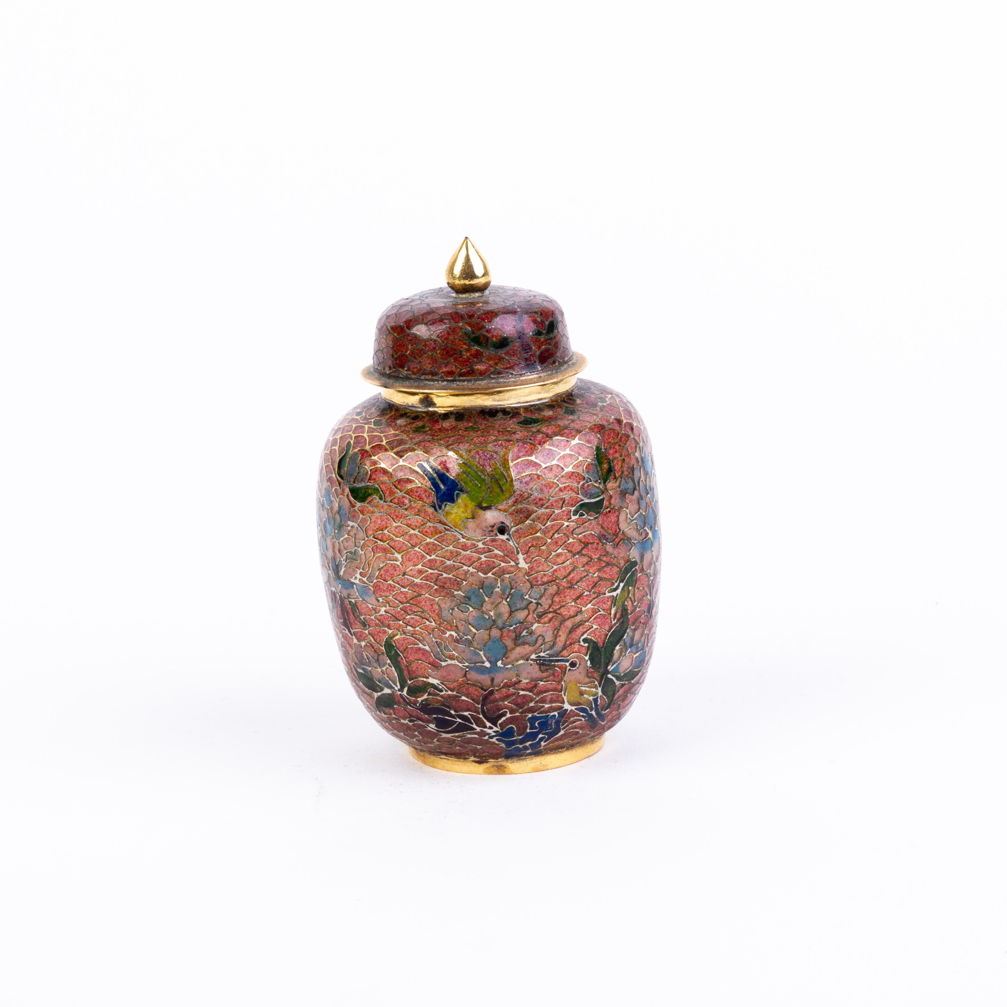 Chinese Imperial Style Plique a Jour Glass Inlaid Lidded Jar  In Good Condition For Sale In Nottingham, GB