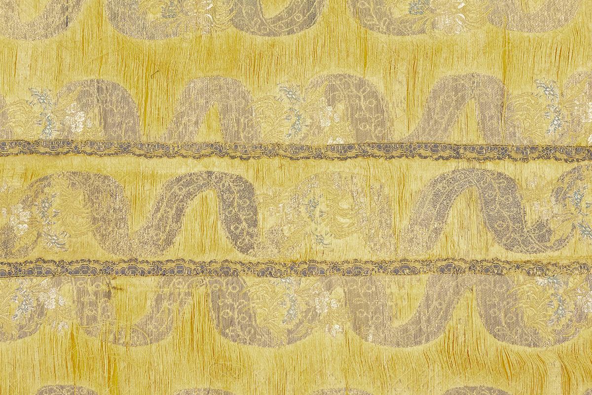 Chinese Imperial Textile Kesi in Silk and Metal For Sale 2