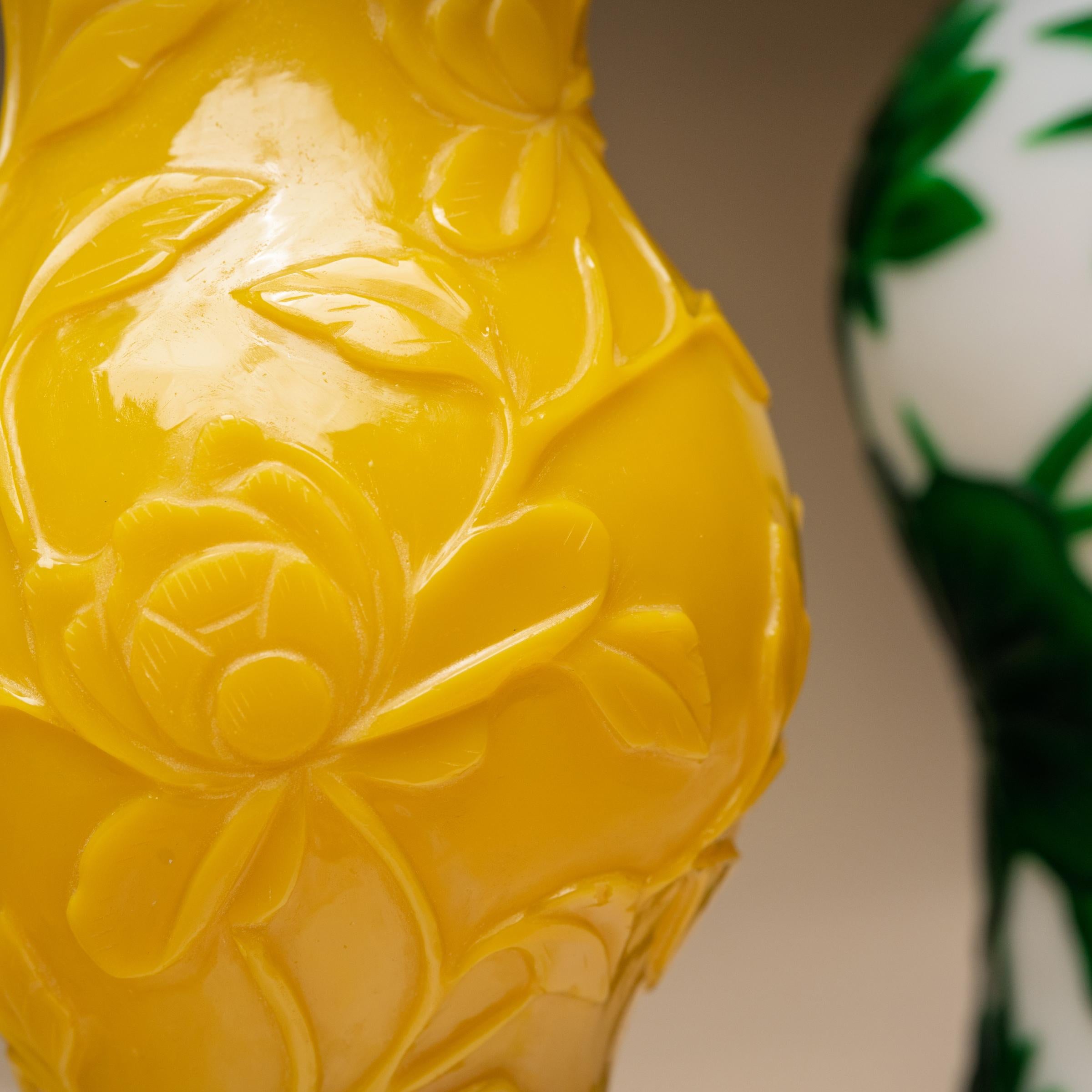 Chinois Vase impérial chinois en verre jaune de Pékin, vers 1900 en vente