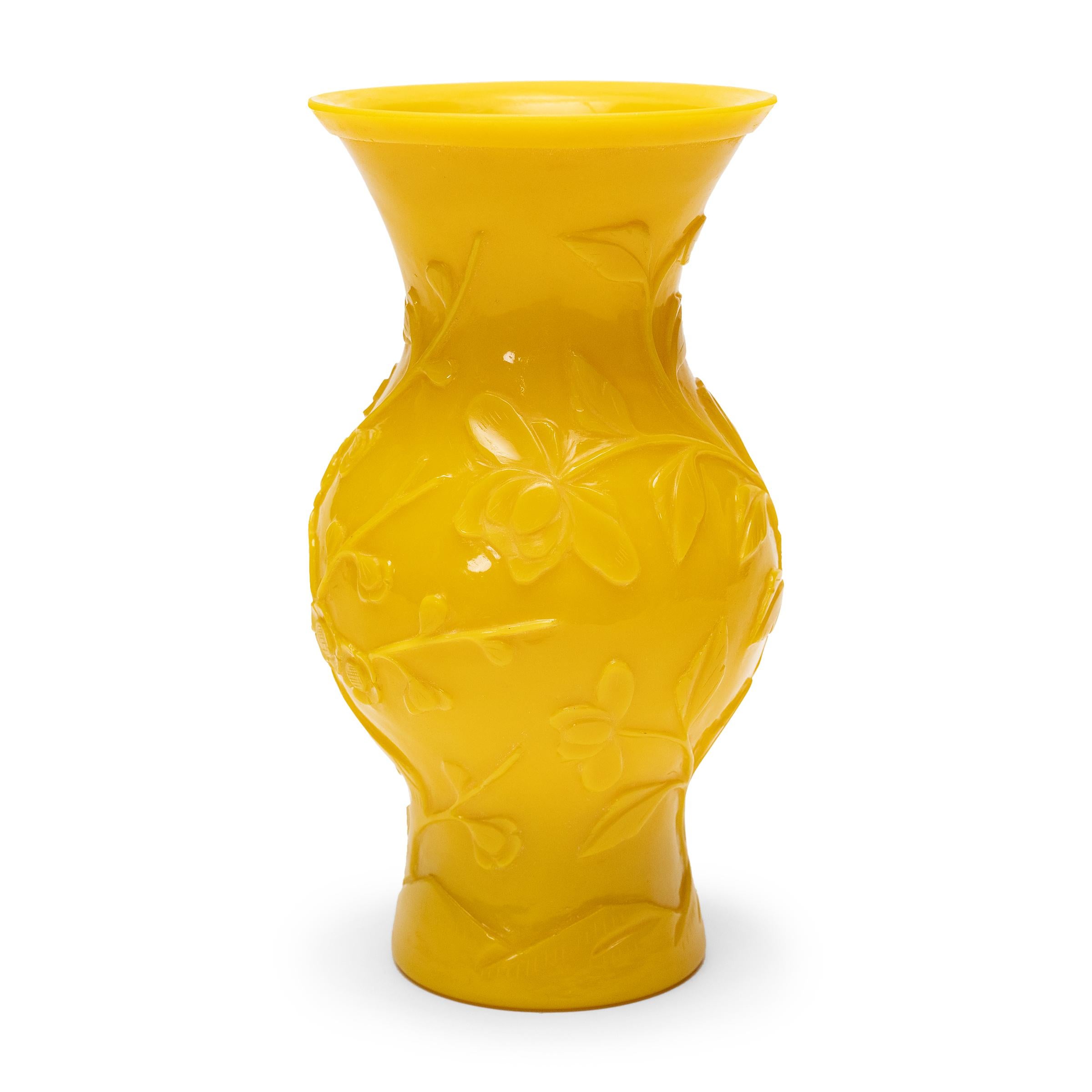 XIXe siècle Vase impérial chinois en verre jaune de Pékin, vers 1900 en vente
