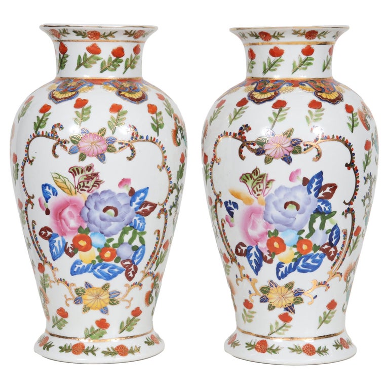 Chinese Import Imari Ware Ceramic Vases a Pair For Sale at 1stDibs