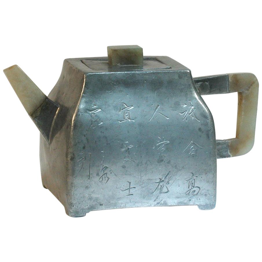Chinesische beschriftete Teekanne aus Yixing-Steinzeug mit Zinnüberzug:: Qing-Dynastie