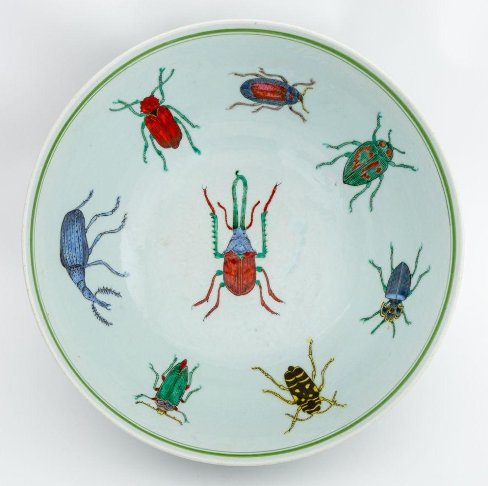 Ponchera de porcelana china con motivos de insectos Qing en venta