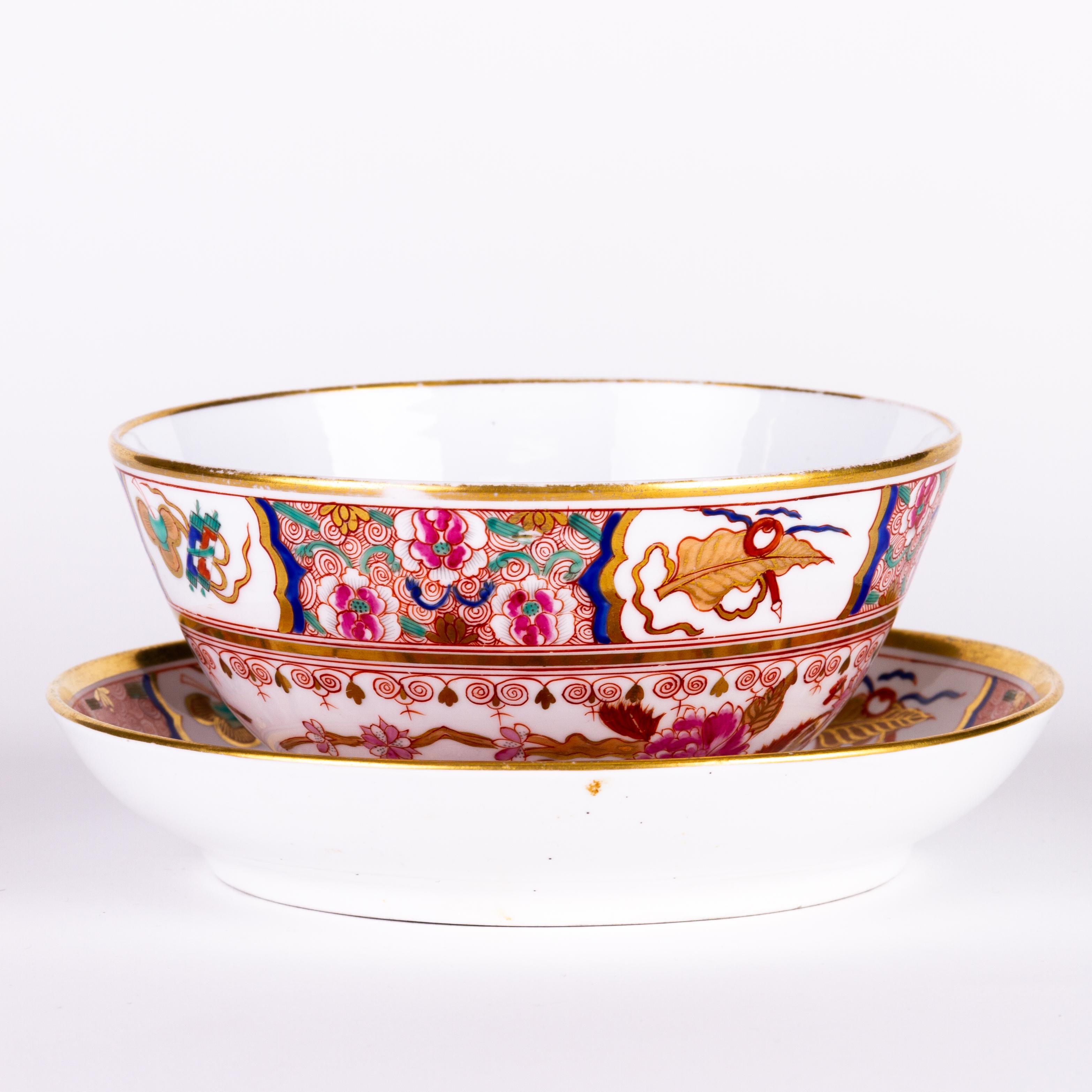 Cuenco de porcelana inglesa de inspiración china pintado a mano Siglo XVIII en venta 1