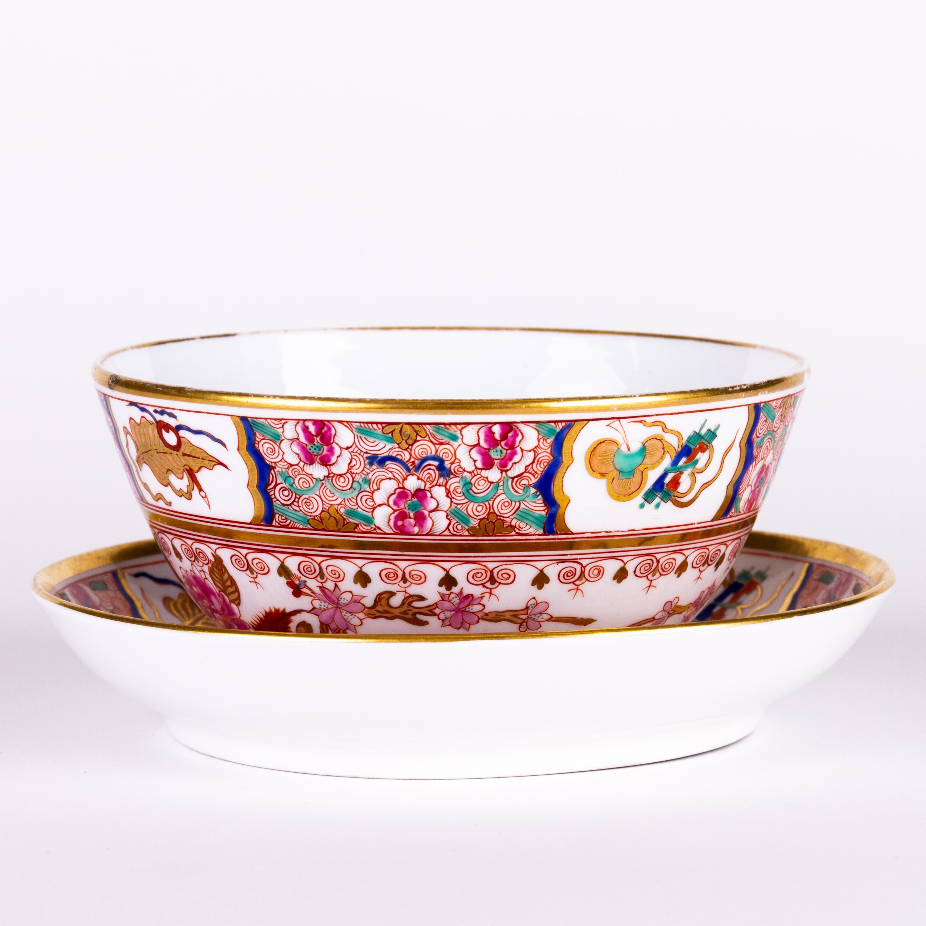 Cuenco de porcelana inglesa de inspiración china pintado a mano Siglo XVIII en venta 2