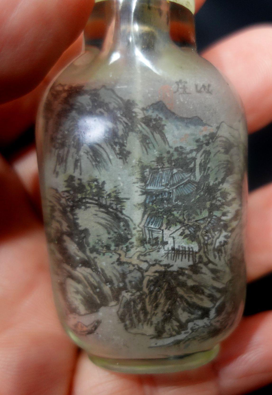 Chinesische interior bemalte Schnupftabakflasche aus Glas, signiert, 19. Jahrhundert im Angebot 4