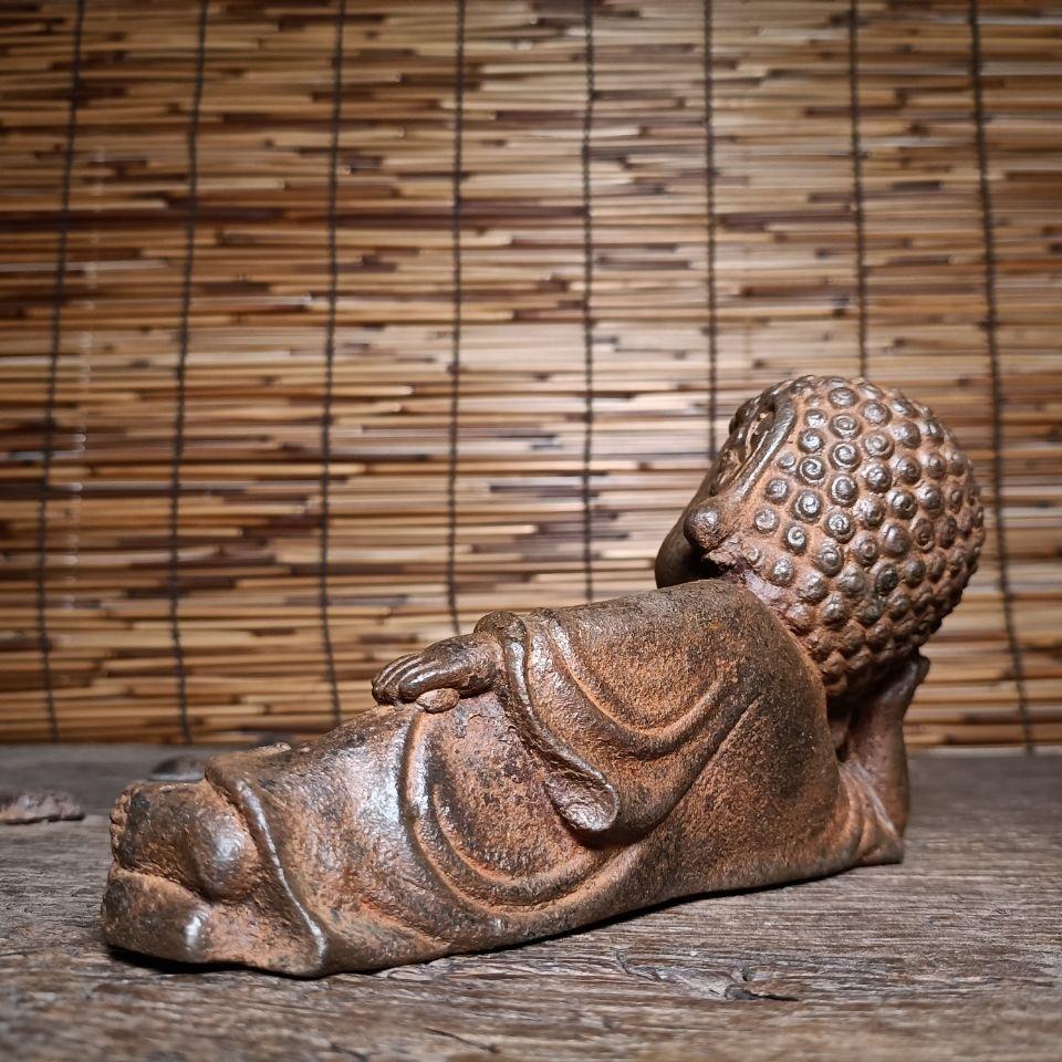 Vintage Chinese Iron Big Head Sleeping Sakyamuni Buddha Statue In Fair Condition For Sale In 景德镇市, CN
