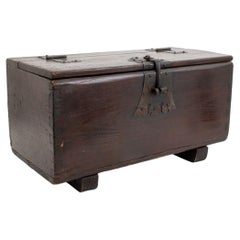 Boîte de voyage chinoise en bois relié en fer