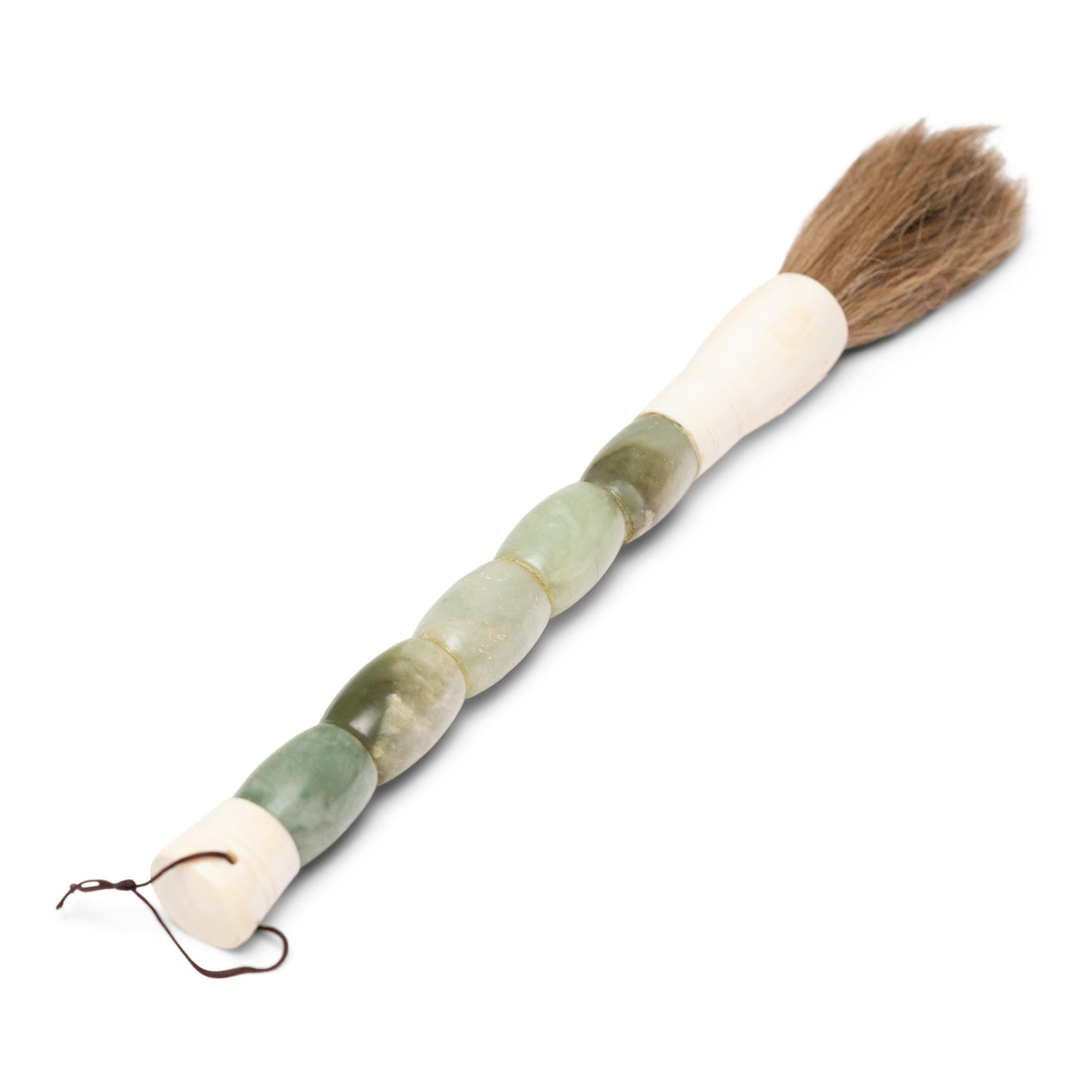 Pincel caligráfico chino de cuentas de jade en Bueno Estado en Chicago, IL