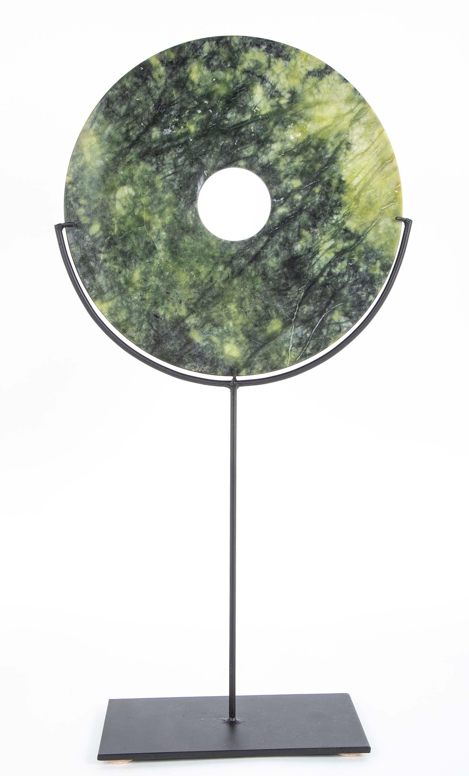 Archaïque Chinese Jade Bi Disc On Custom Steel Base, Sarge Scale en vente