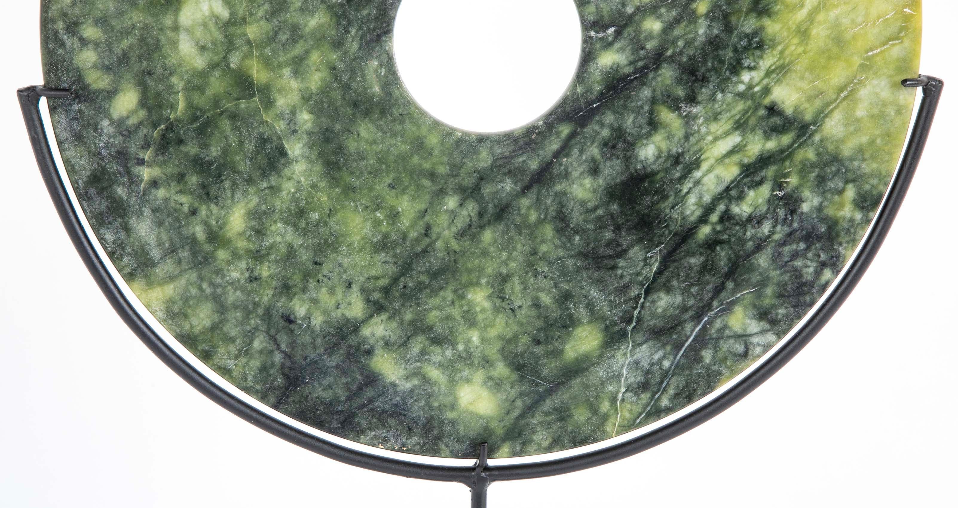 Chinese Jade Bi Disc On Custom Steel Base, Sarge Scale Bon état - En vente à Stamford, CT