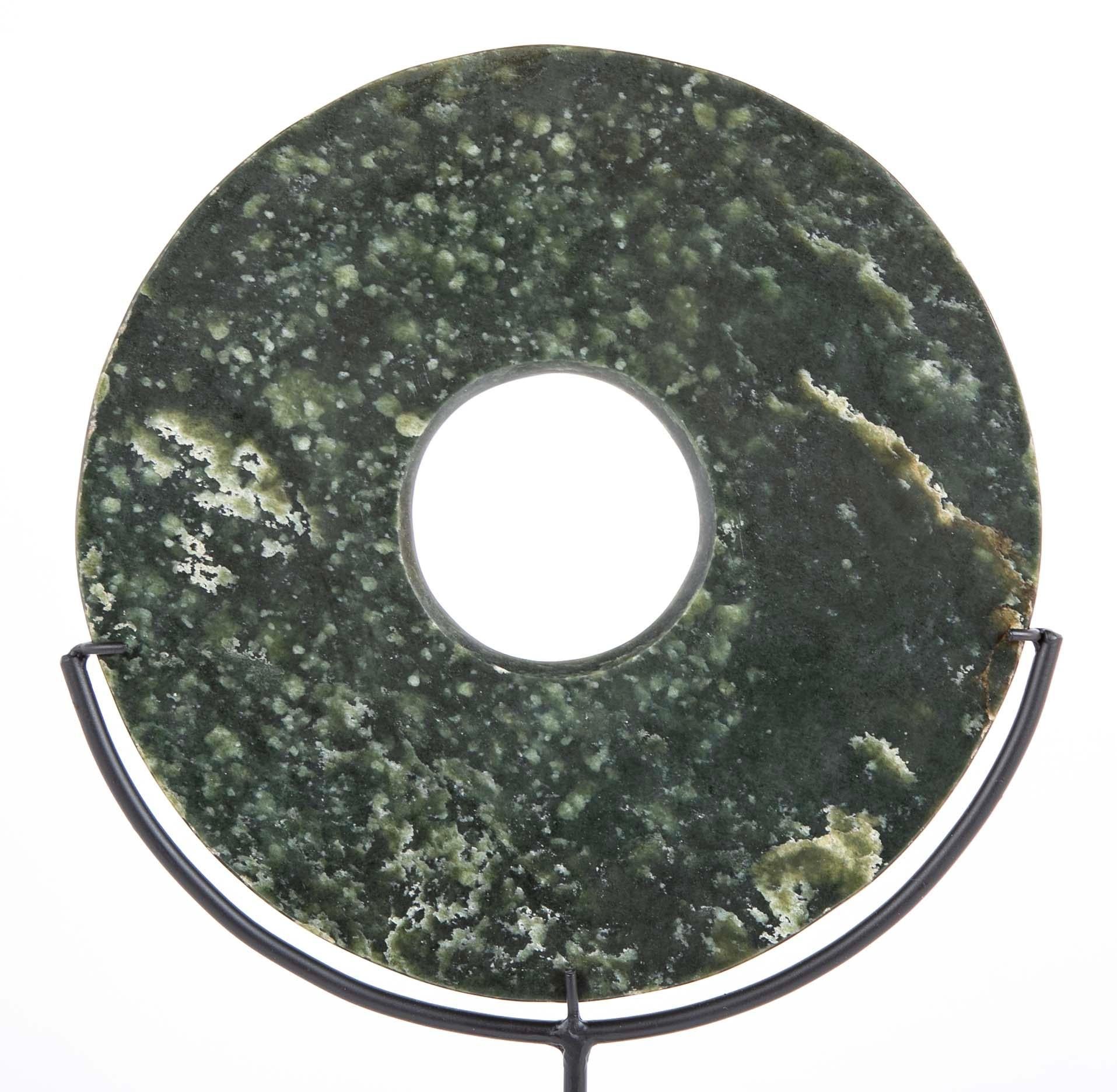 Bi-disque en jade chinois sur support en acier personnalisé en vente 3