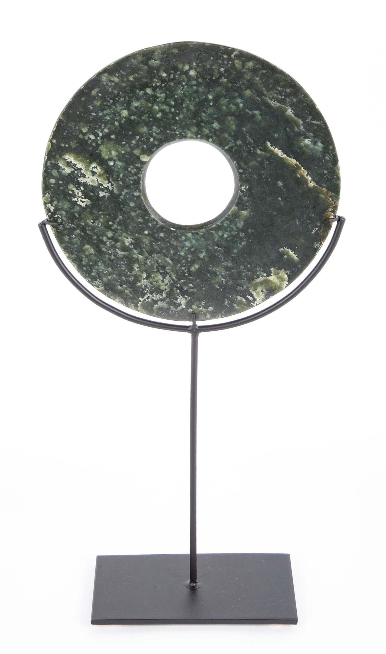 Bi-disque en jade chinois sur support en acier personnalisé en vente 1