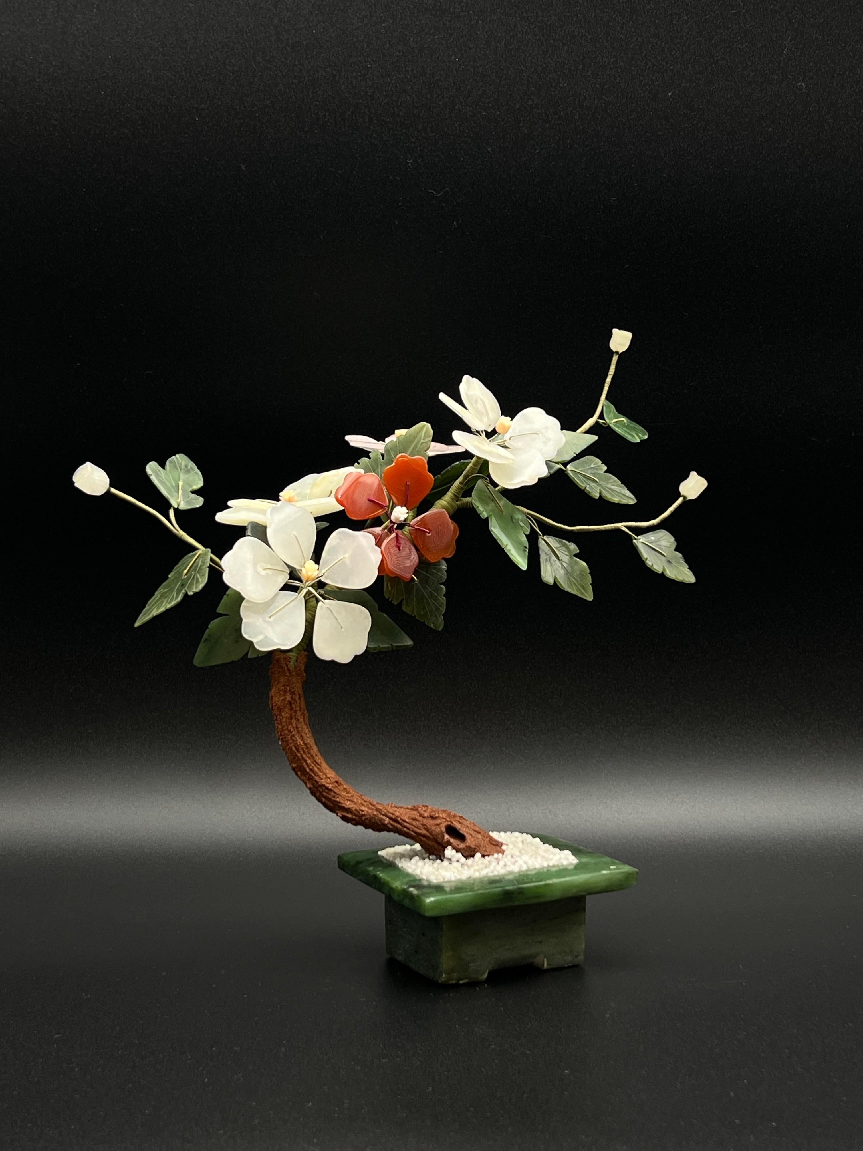 Stunning Chinese handcrafted / hand crafted Bonsai Tree / Flower in deep green Jade ( the green parts) and Agate/Hardstone (the red parts) with a hand crafted Jade pot. 20th century. 

Collectible Chinese Semi - antique, vintage table decor! 