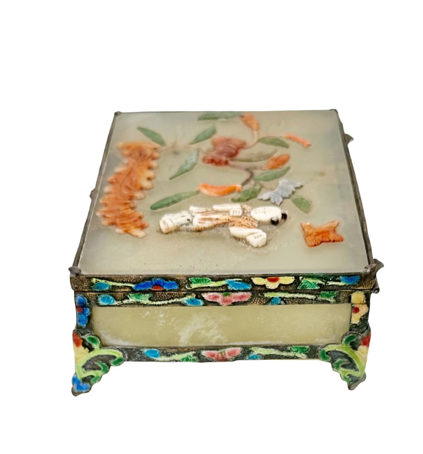 Caja china de jade Piedras semipreciosas en Bueno estado para la venta en Tampa, FL