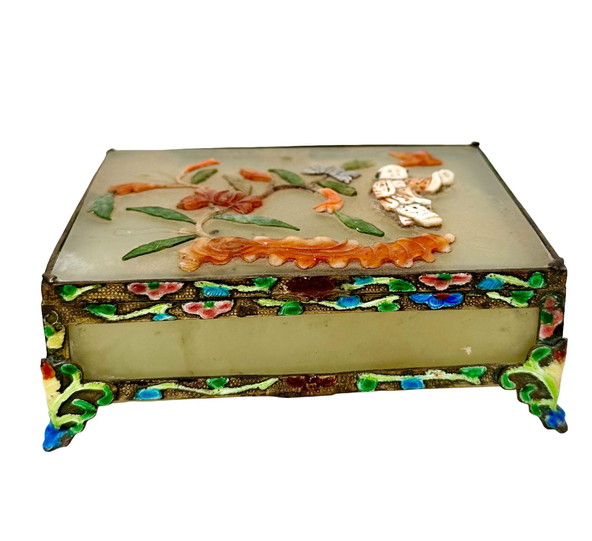 Caja china de jade Piedras semipreciosas en venta 1