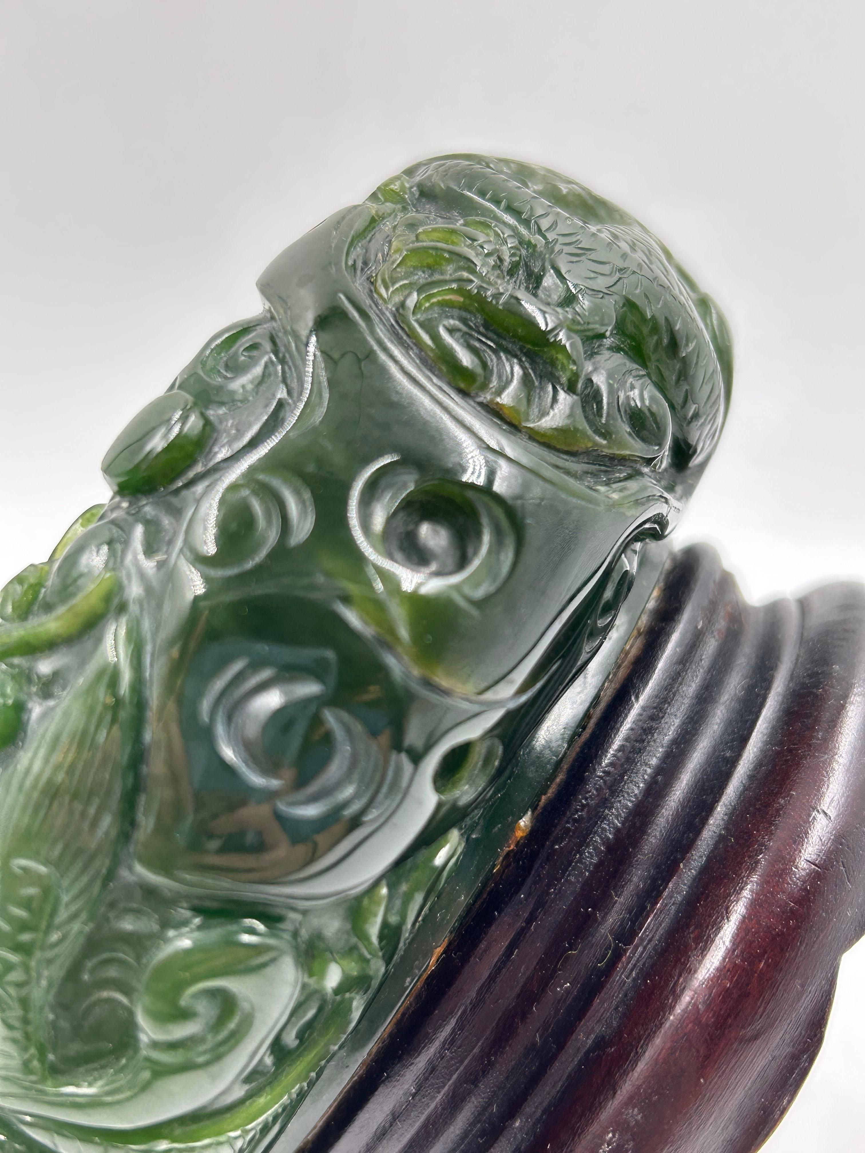 Sculpté à la main Chinese Jade Carved Bowl from the Qing Dynasty en vente