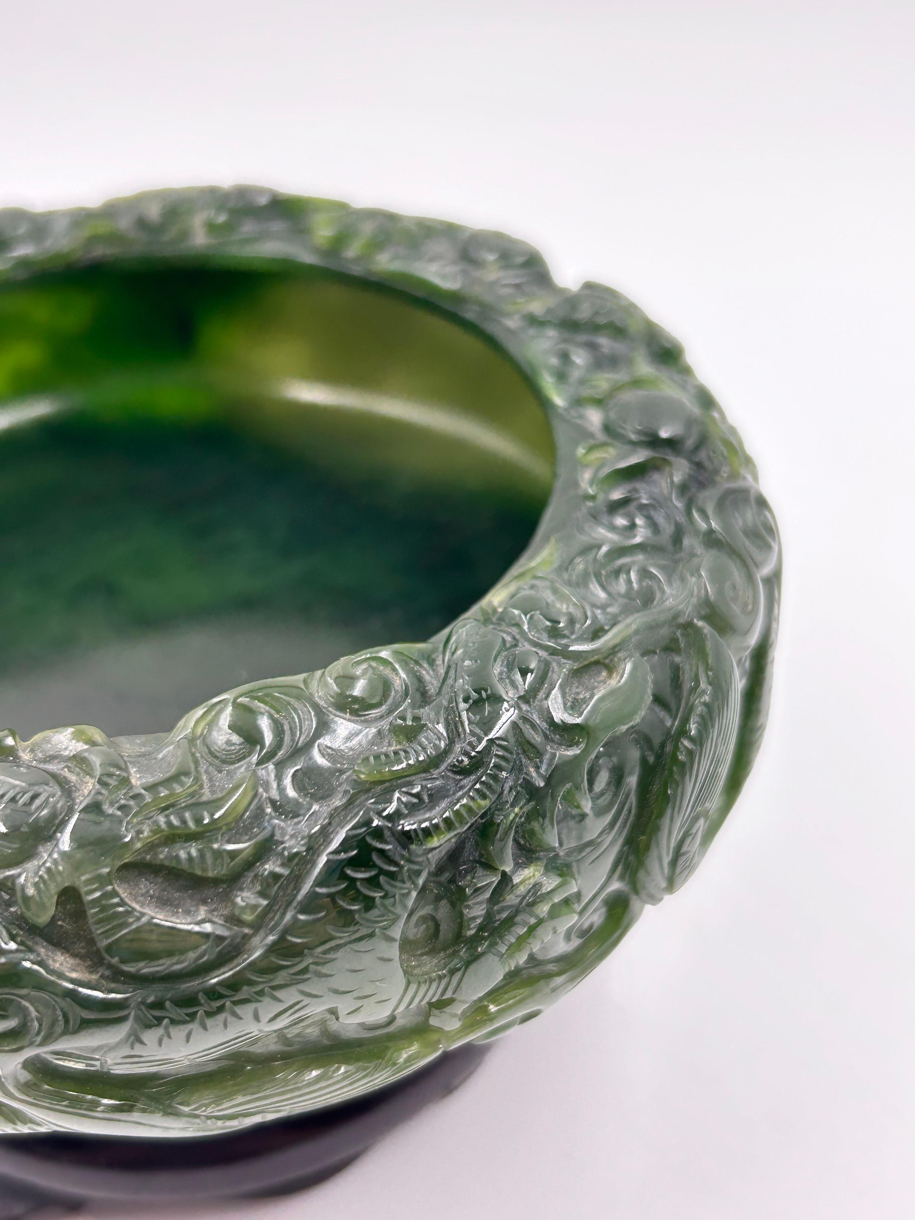 Chinese Jade Carved Bowl from the Qing Dynasty Bon état - En vente à Autonomous City Buenos Aires, CABA