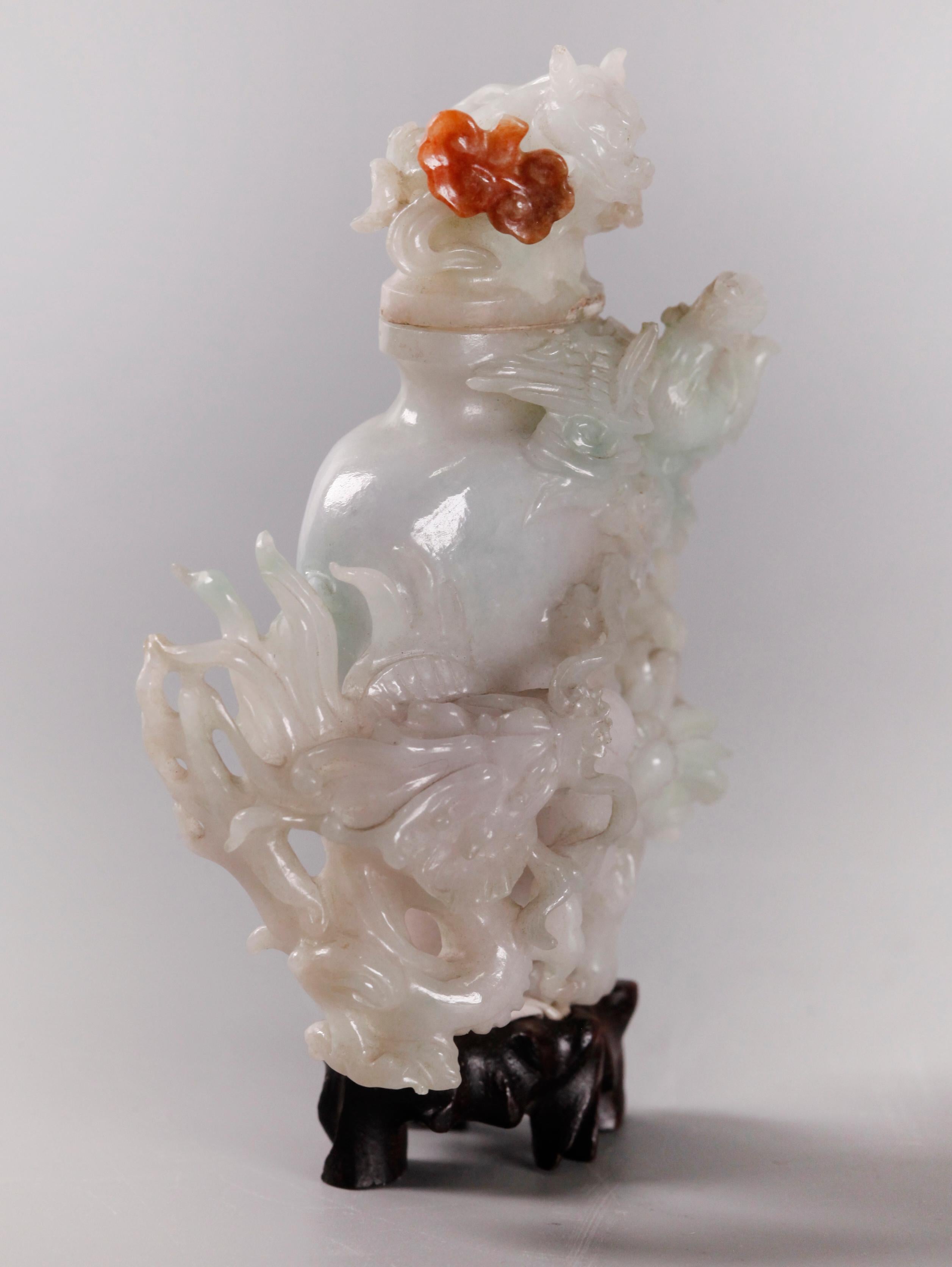 Chinese jade cover vase In Good Condition For Sale In New York, NY