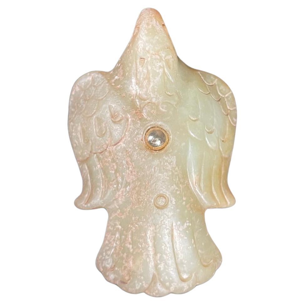 Collier amulette en jade chinois Aigle Oiseau en or 18 carats en vente