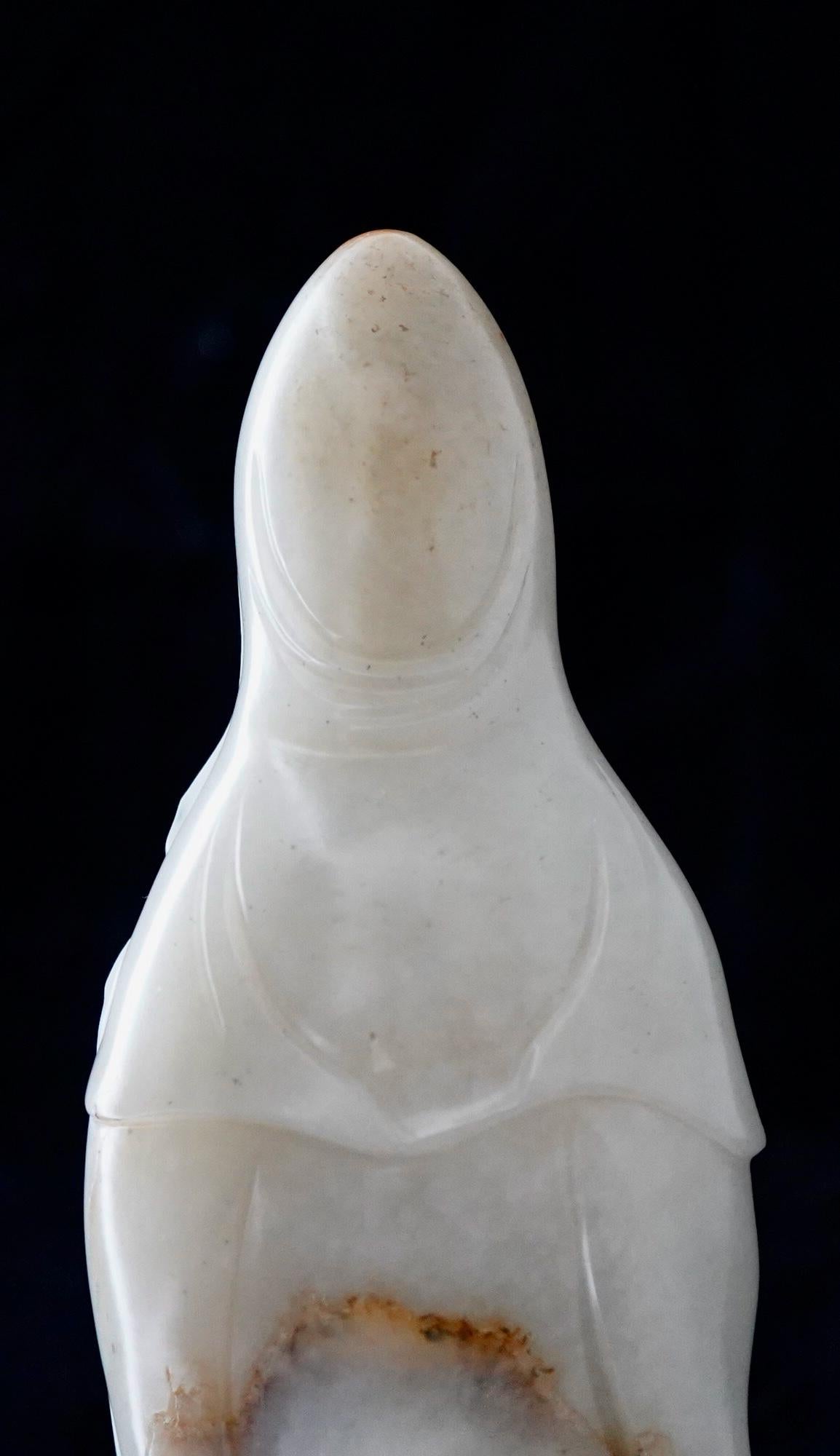 XIXe siècle Jade chinois finement  Guanyin, début du 19e siècle en vente