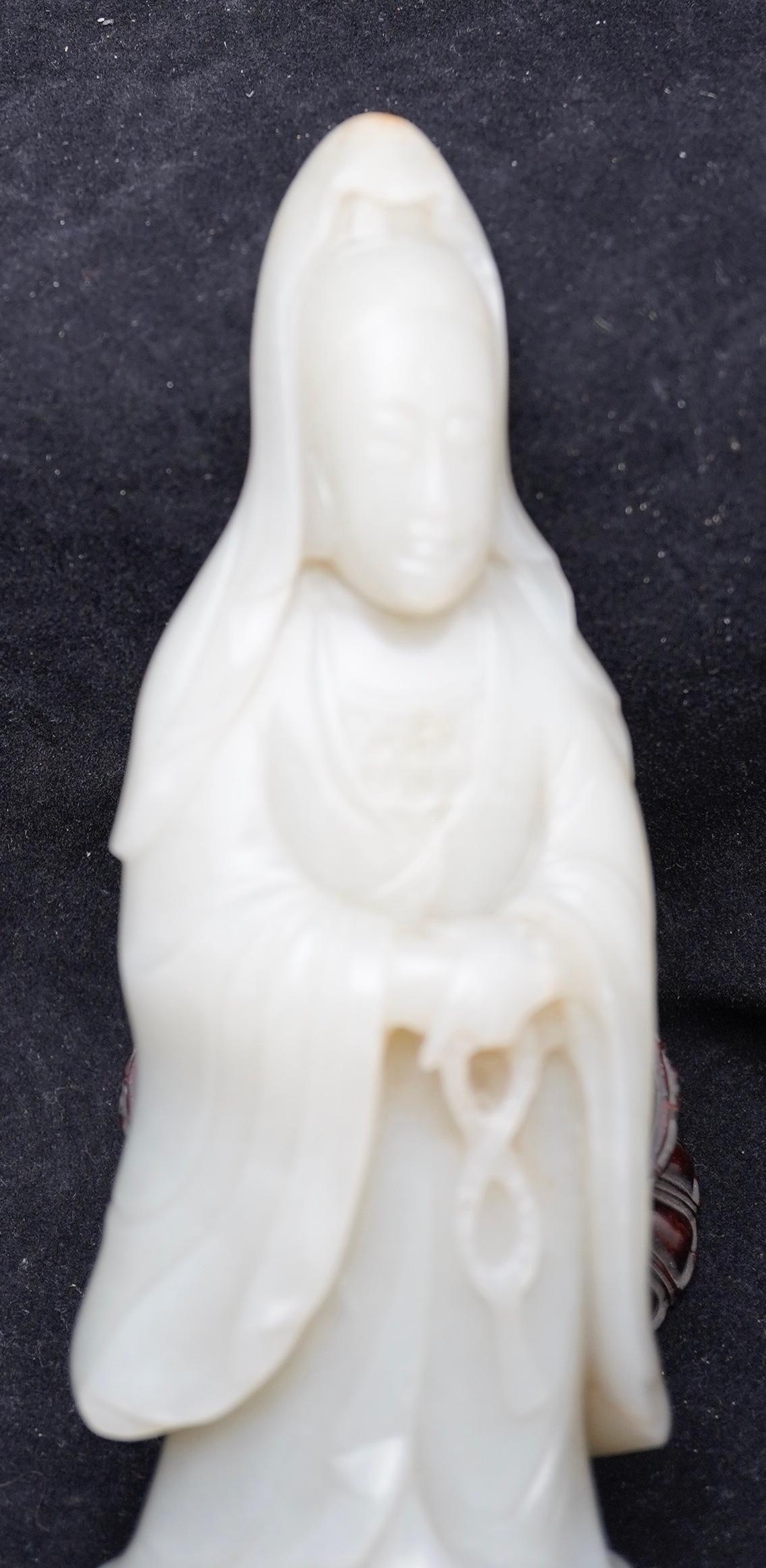 Chinois Jade chinois finement  Guanyin, début du 19e siècle en vente