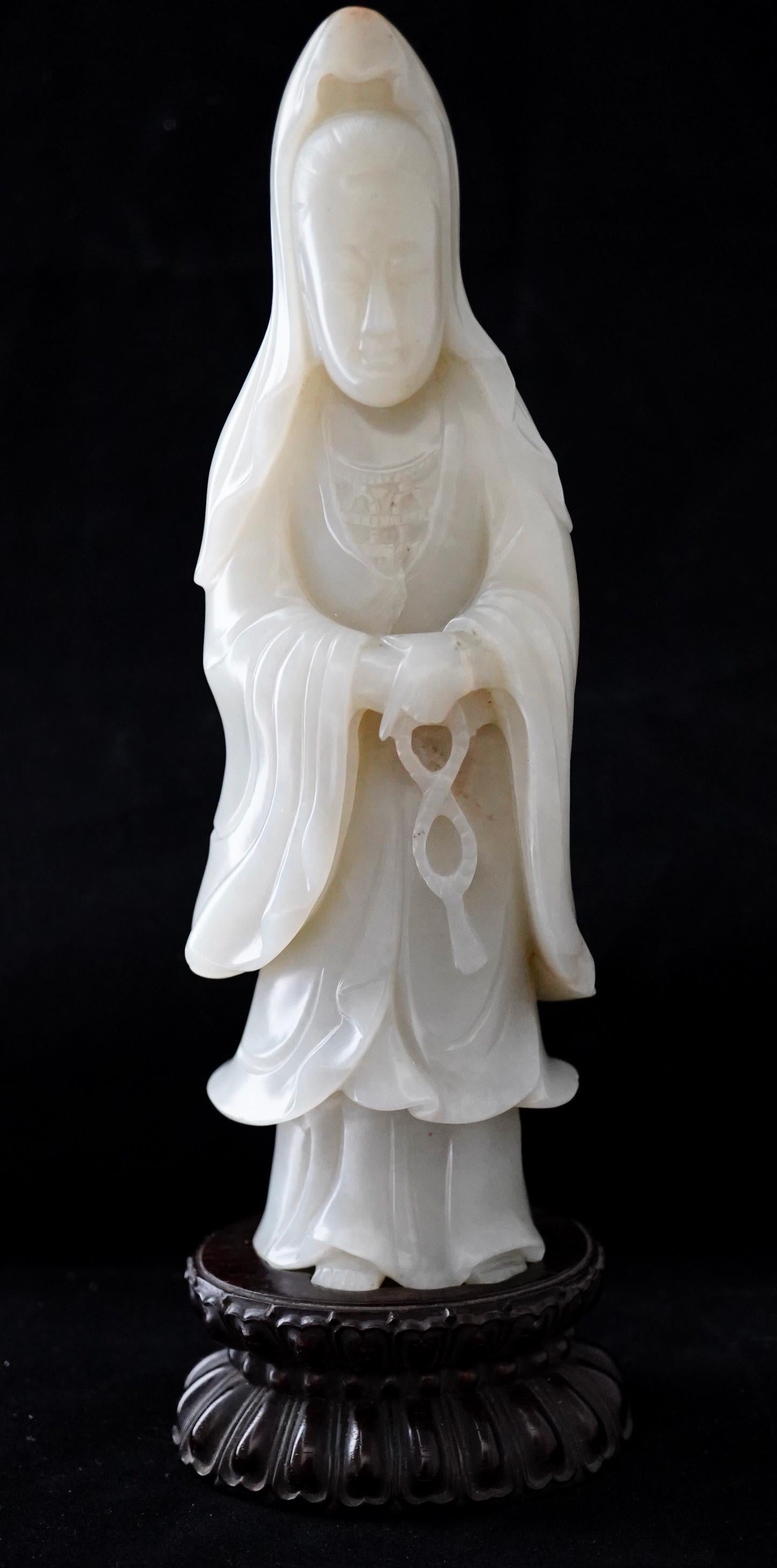 Sculpté Jade chinois finement  Guanyin, début du 19e siècle en vente