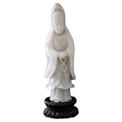 Jade chino finamente  Guanyin, principios del siglo XIX